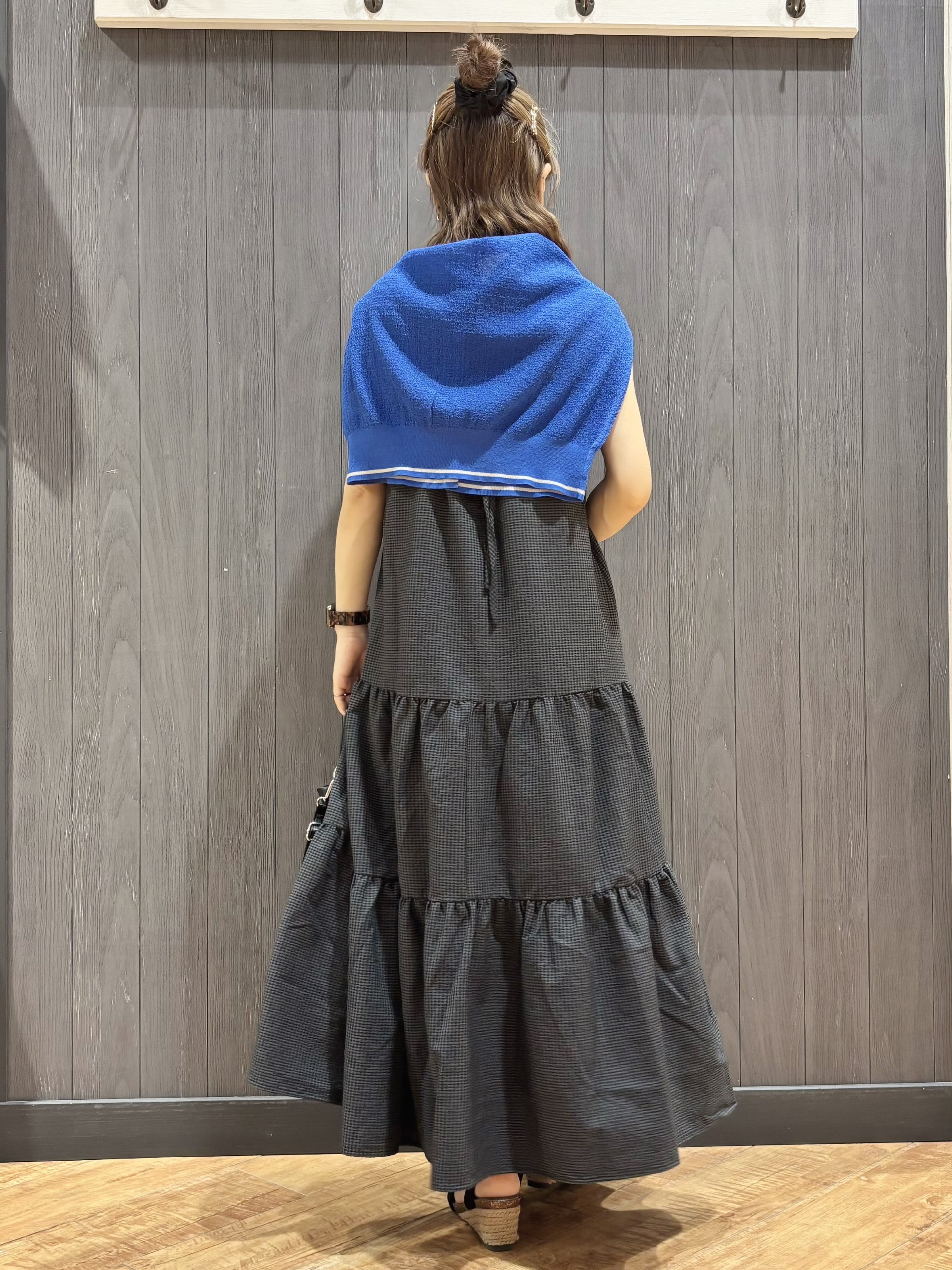 meiさんの「SHOO･LA･RUE｜【UVカット/接触冷感】上品に涼し気 とろみタックノースリーブトップス」を使ったコーディネート