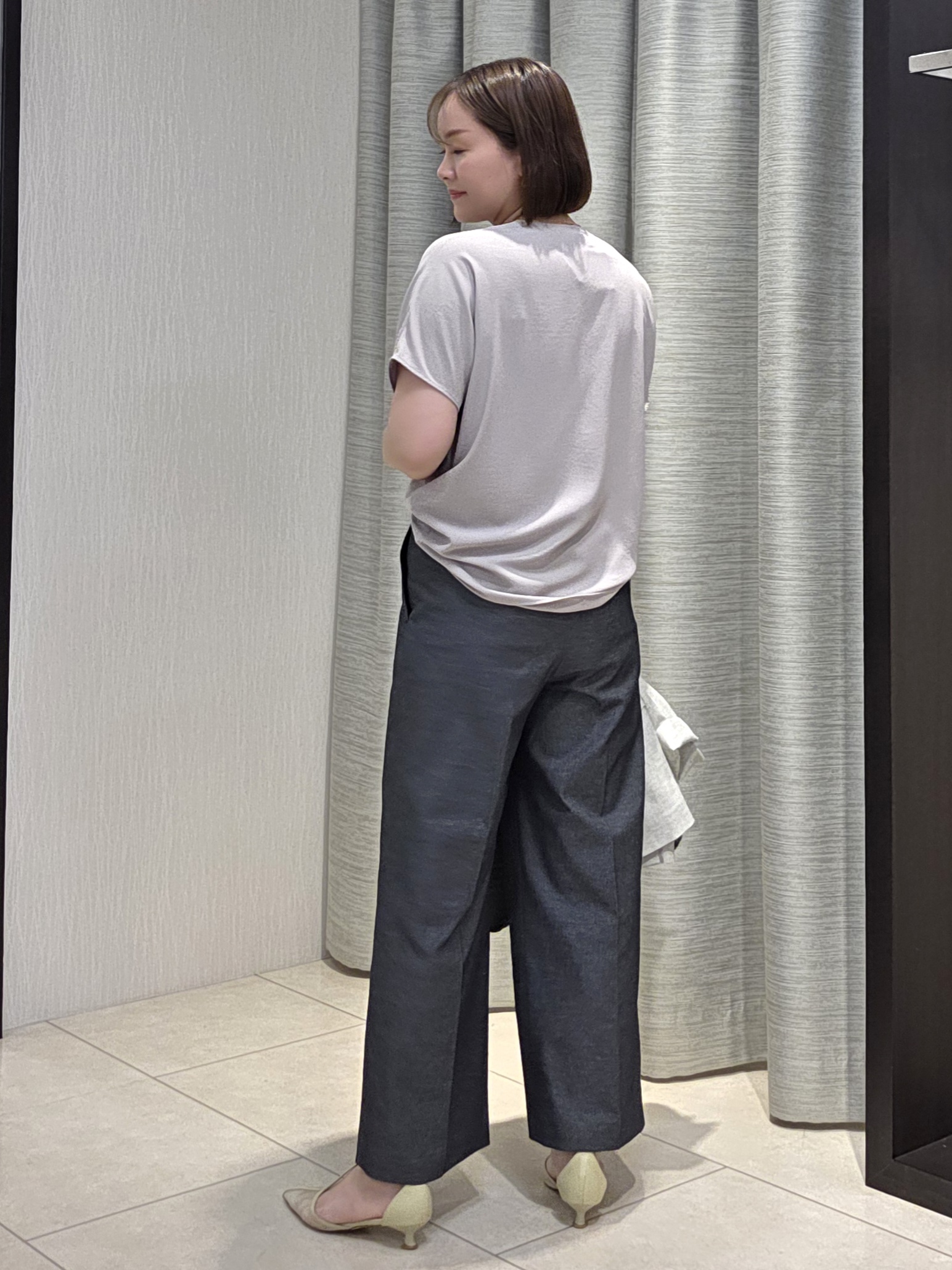 naokoさんの「UNTITLED｜【UV/接触冷感/セットアップ可】リラクシーキーVネックブラウス」を使ったコーディネート