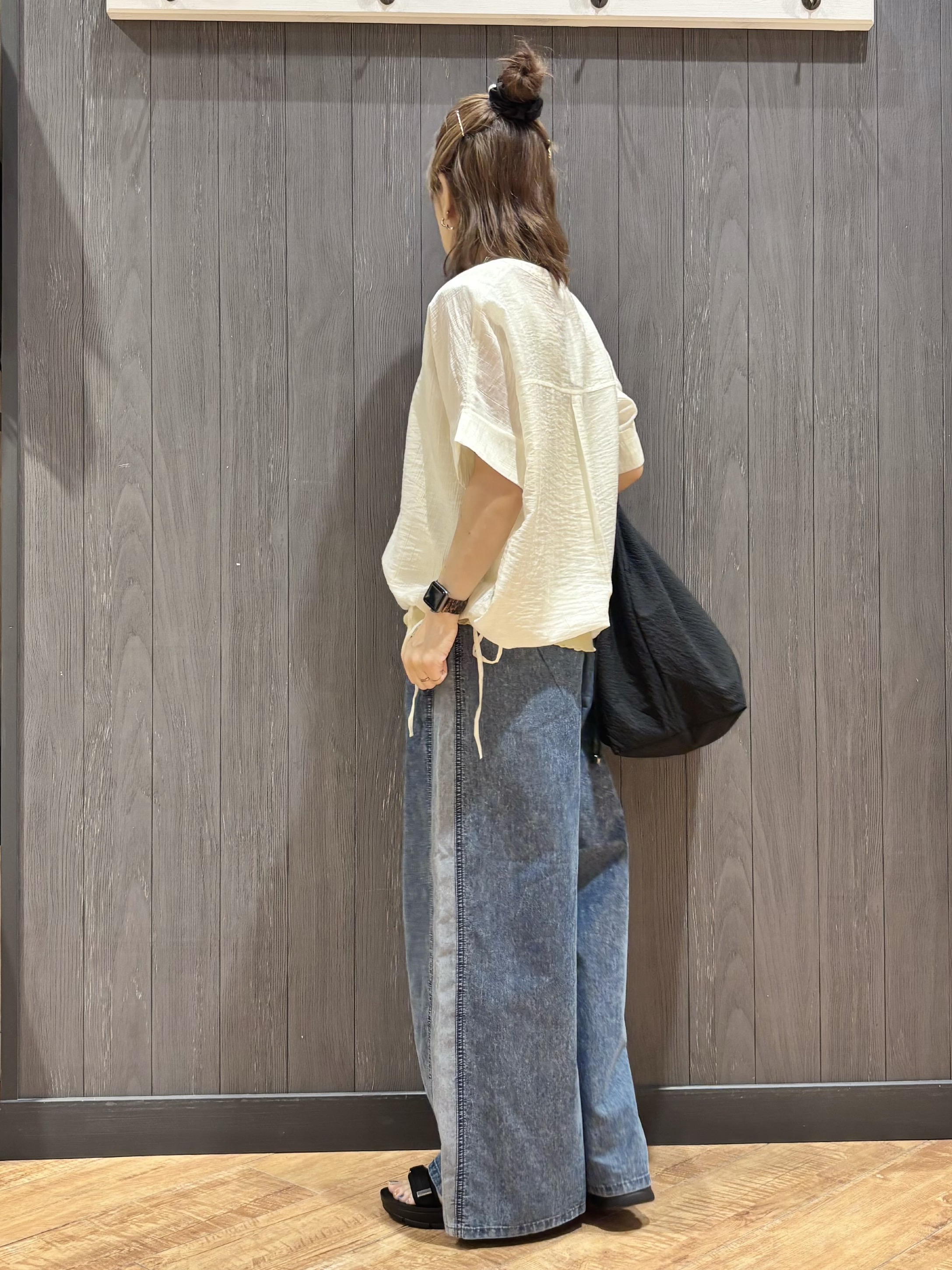 meiさんの「SHOO･LA･RUE｜【高レビュー/体型カバー】インせず着られる スキッパー裾リボンブラウス」を使ったコーディネート