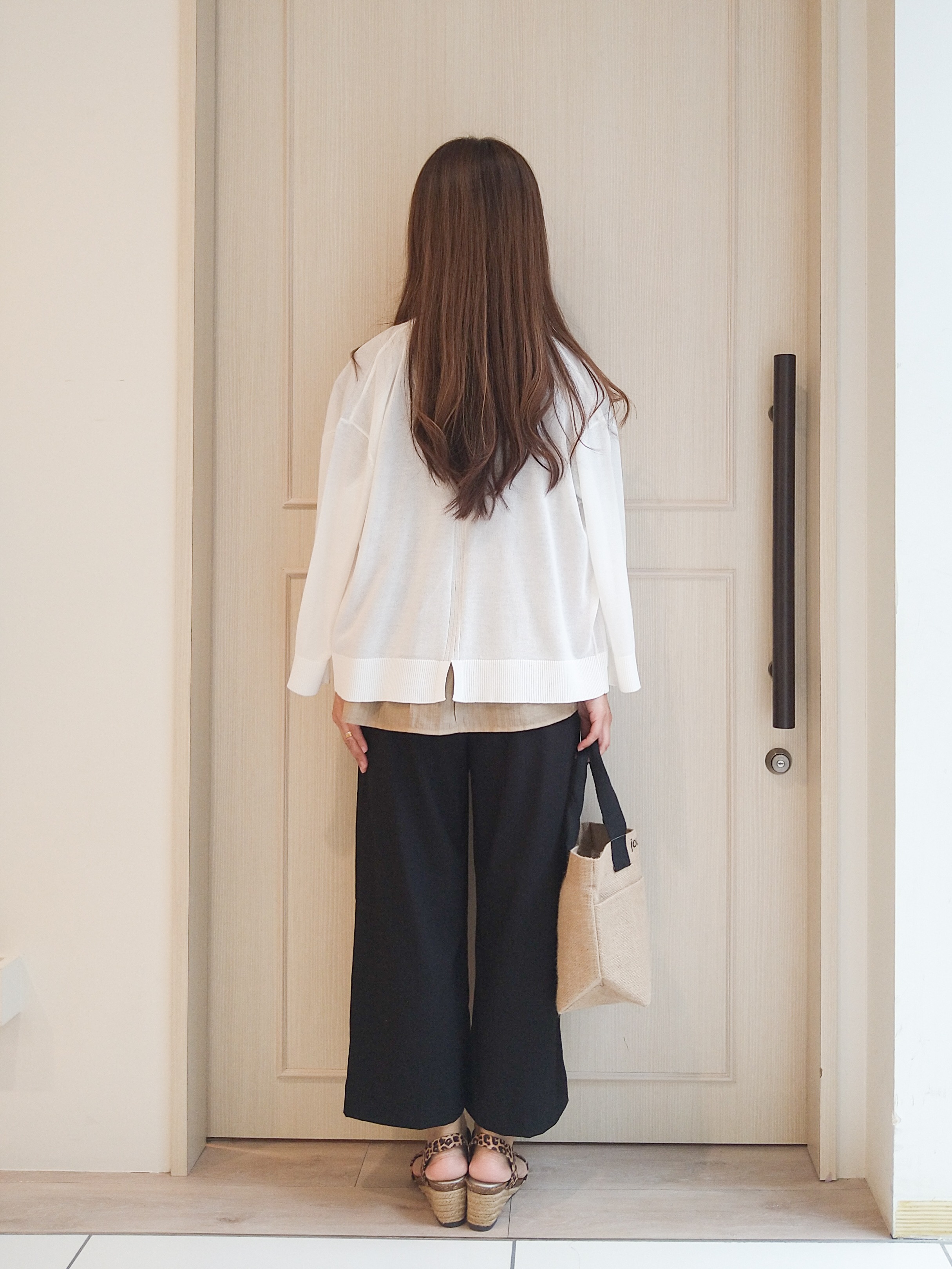 mi-saさんの「SHOO･LA･RUE｜【洗濯機可/S-LL】オンにもオフにも マルチに使えるボタンレスカーディガン」を使ったコーディネート