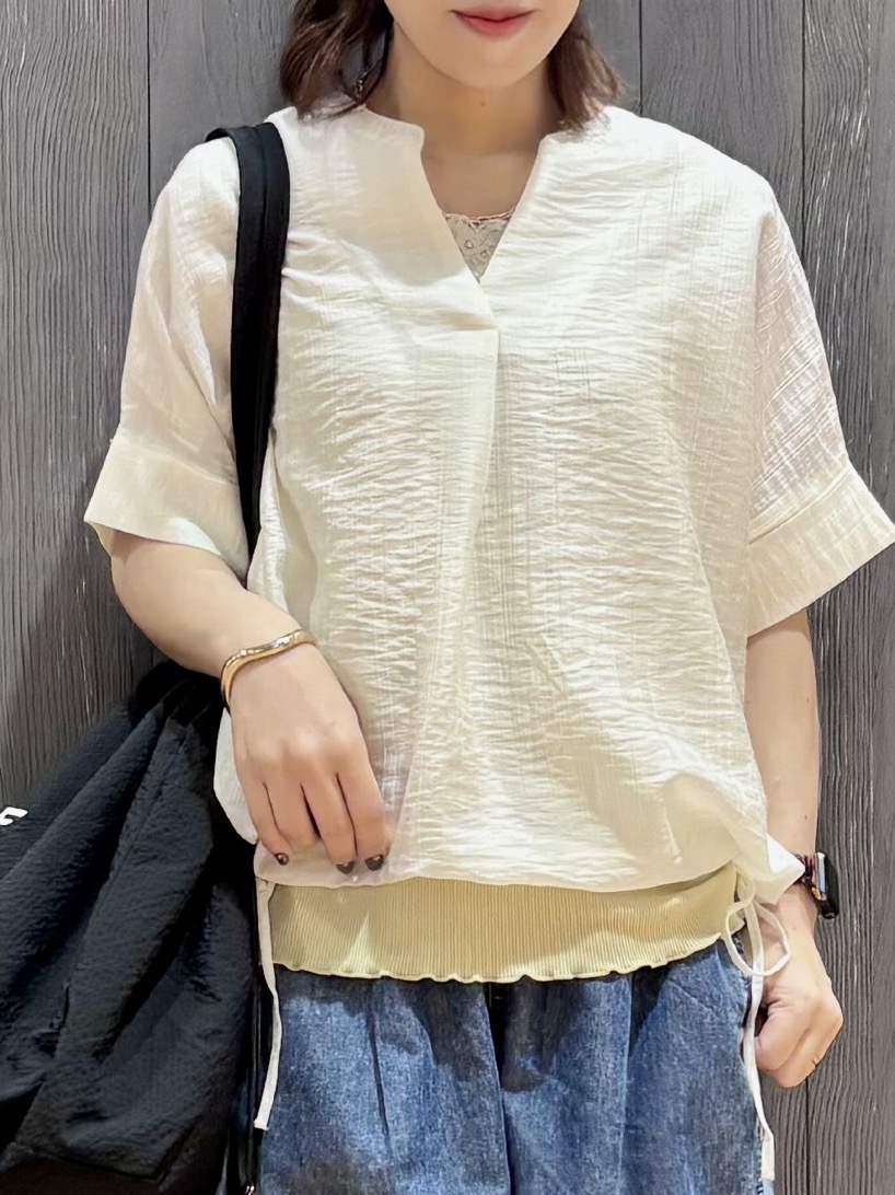 meiさんの「SHOO･LA･RUE｜【高レビュー/体型カバー】インせず着られる スキッパー裾リボンブラウス」を使ったコーディネート