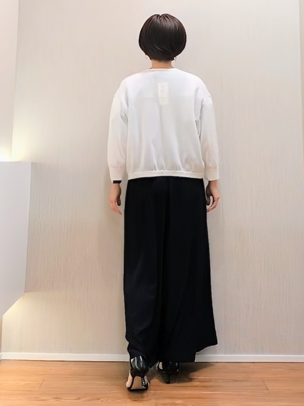 ミズタさんの「UNTITLED｜【洗える/日除け・冷房対策に】ハイゲージクルーネックカーディガン」を使ったコーディネート