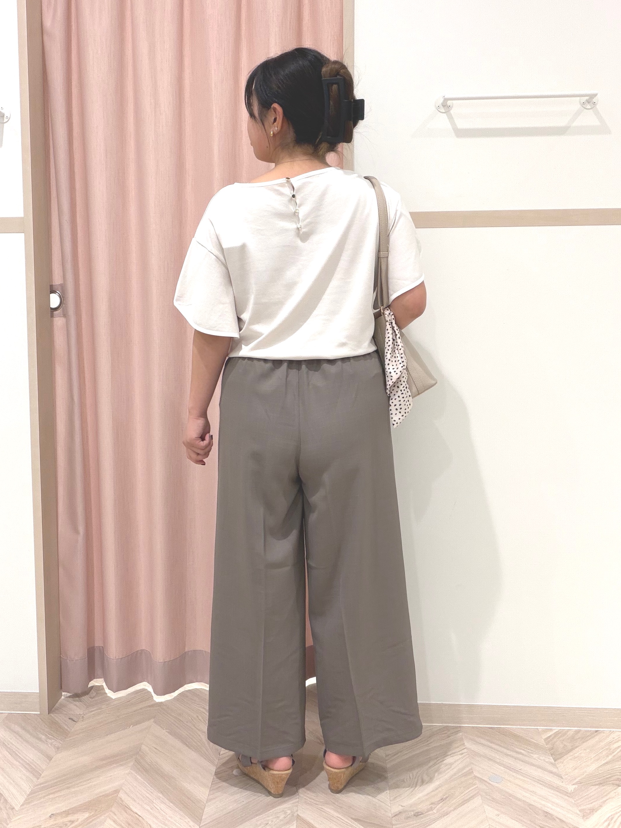 まちゃんなちゃんさんの「SHOO･LA･RUE｜【洗濯機可/S-LL】配色パイピング フレアスリーブトップス」を使ったコーディネート