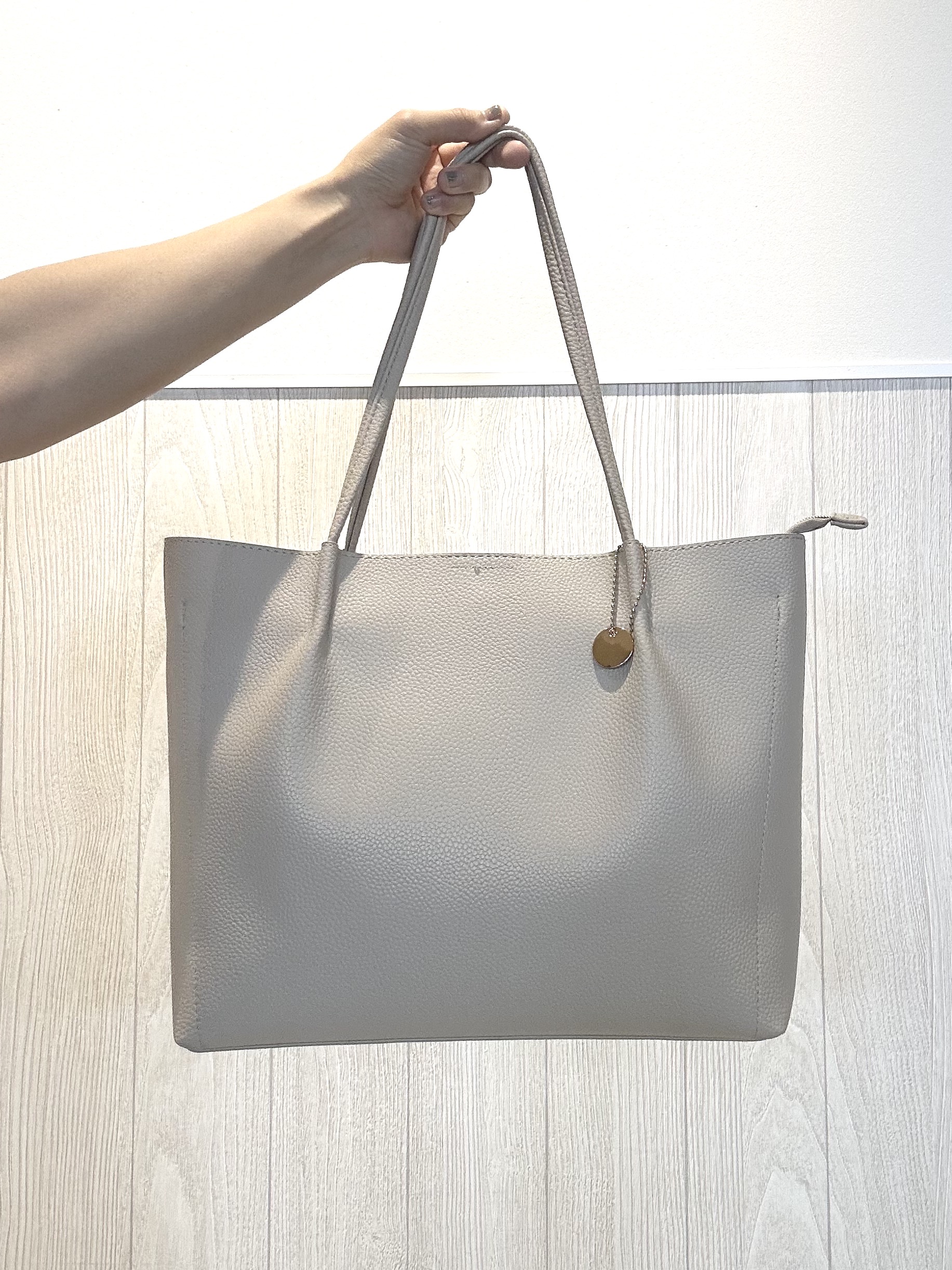 tomoさんの「SHOO･LA･RUE｜【S-LL/洗濯機可】軽凛(かろりん) 楽に着られて上品 裾レーススキッパーブラウス」を使ったコーディネート