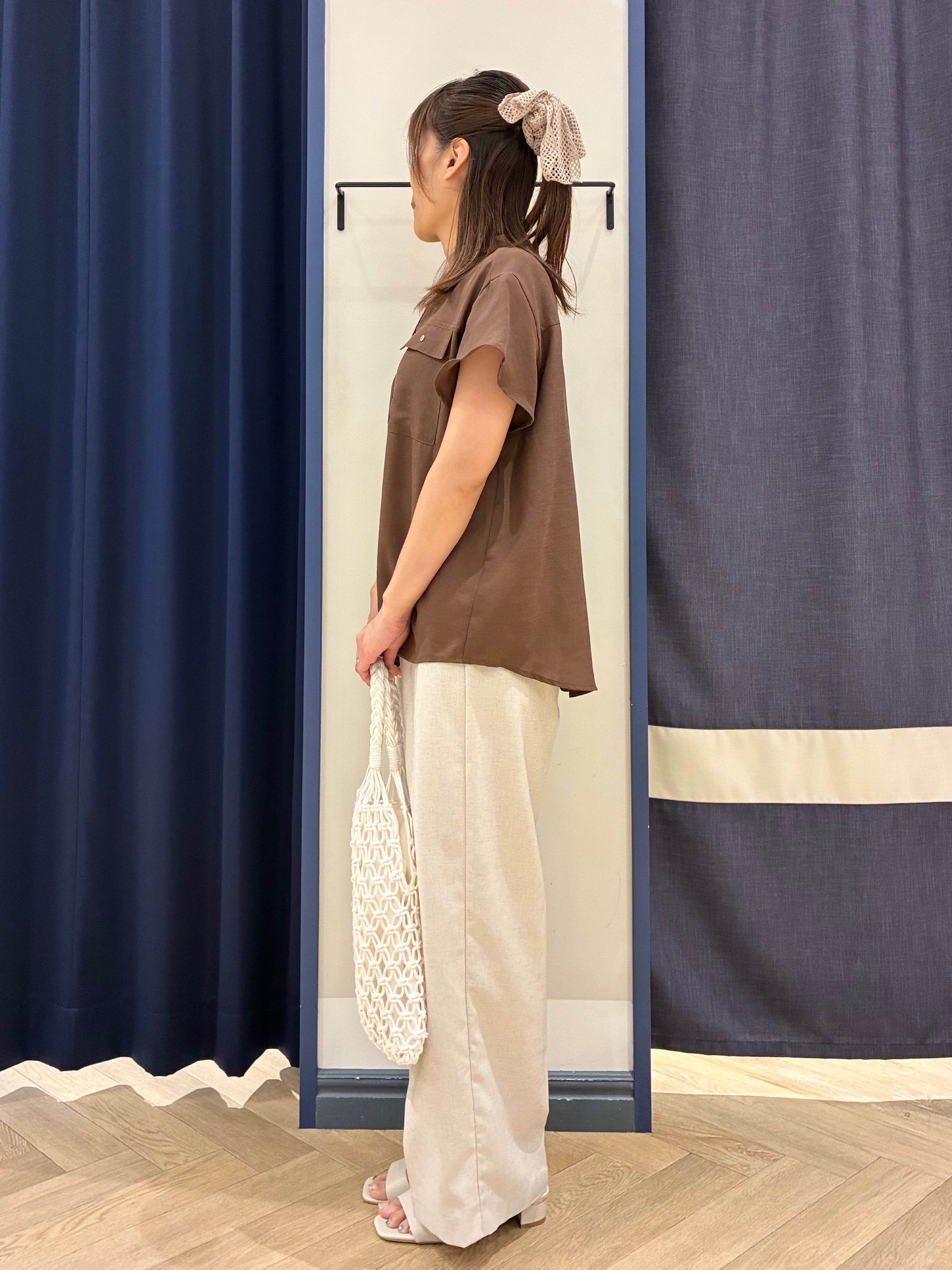 Orikaさんの「grove｜【洗濯機OK/SETUP可】シワになりにくい、フレアスリーブブラウス」を使ったコーディネート
