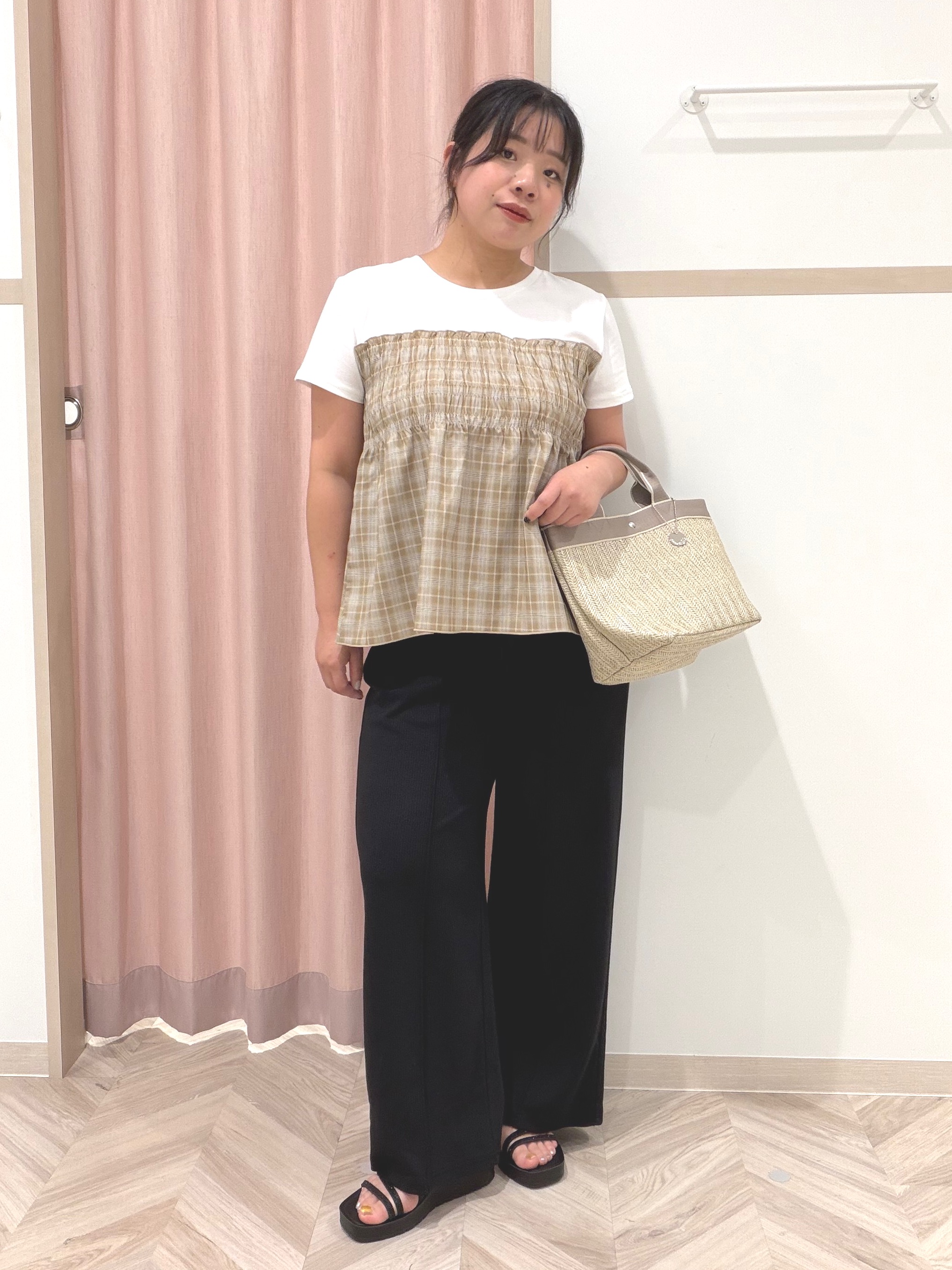 まちゃんなちゃんさんの「SHOO･LA･RUE｜【S-LL/洗濯機可/体型カバー】インせずサマ見え ビスチェ風異素材ドッキングTシャツ」を使ったコーディネート