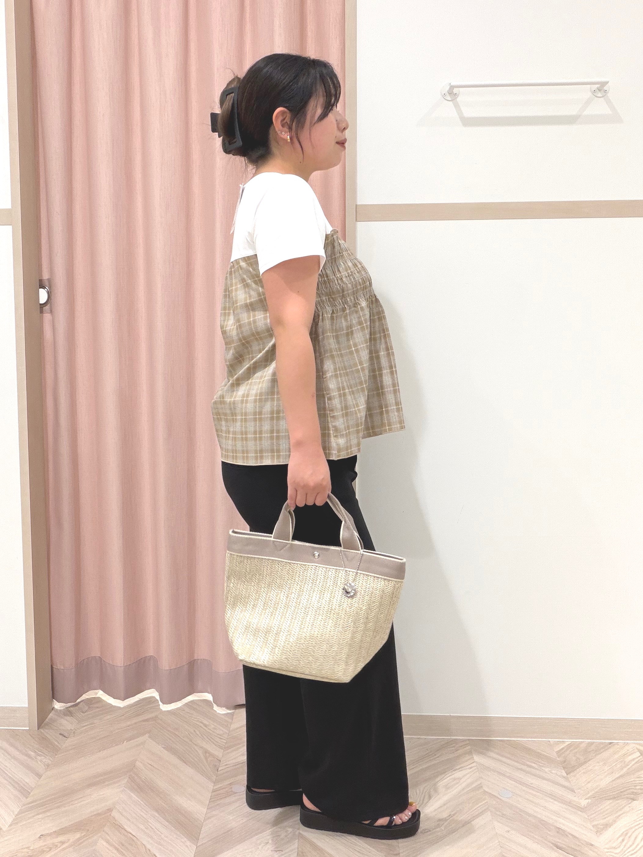 まちゃんなちゃんさんの「SHOO･LA･RUE｜【S-LL/洗濯機可/体型カバー】インせずサマ見え ビスチェ風異素材ドッキングTシャツ」を使ったコーディネート