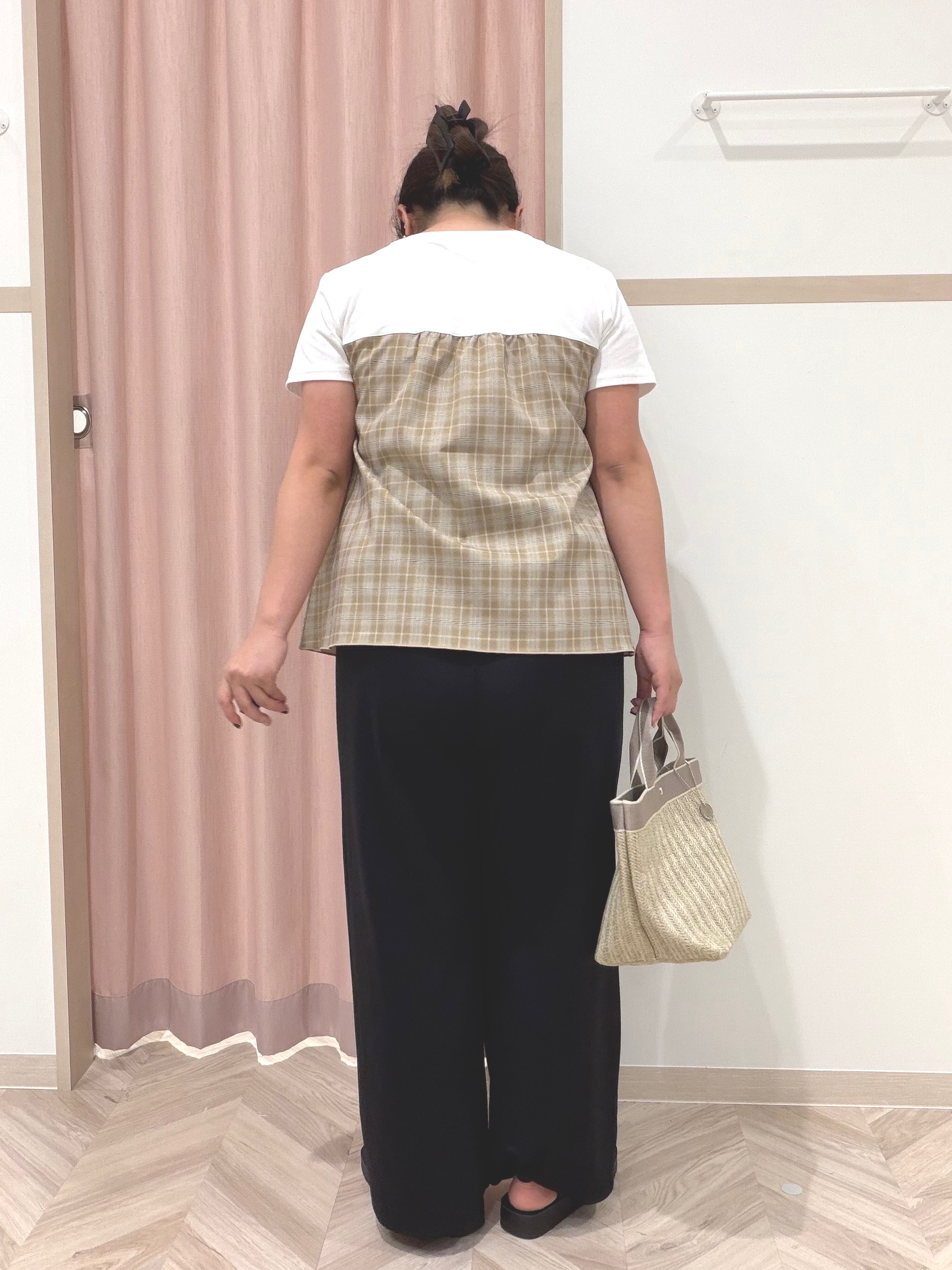 まちゃんなちゃんさんの「SHOO･LA･RUE｜【S-LL/洗濯機可/体型カバー】インせずサマ見え ビスチェ風異素材ドッキングTシャツ」を使ったコーディネート