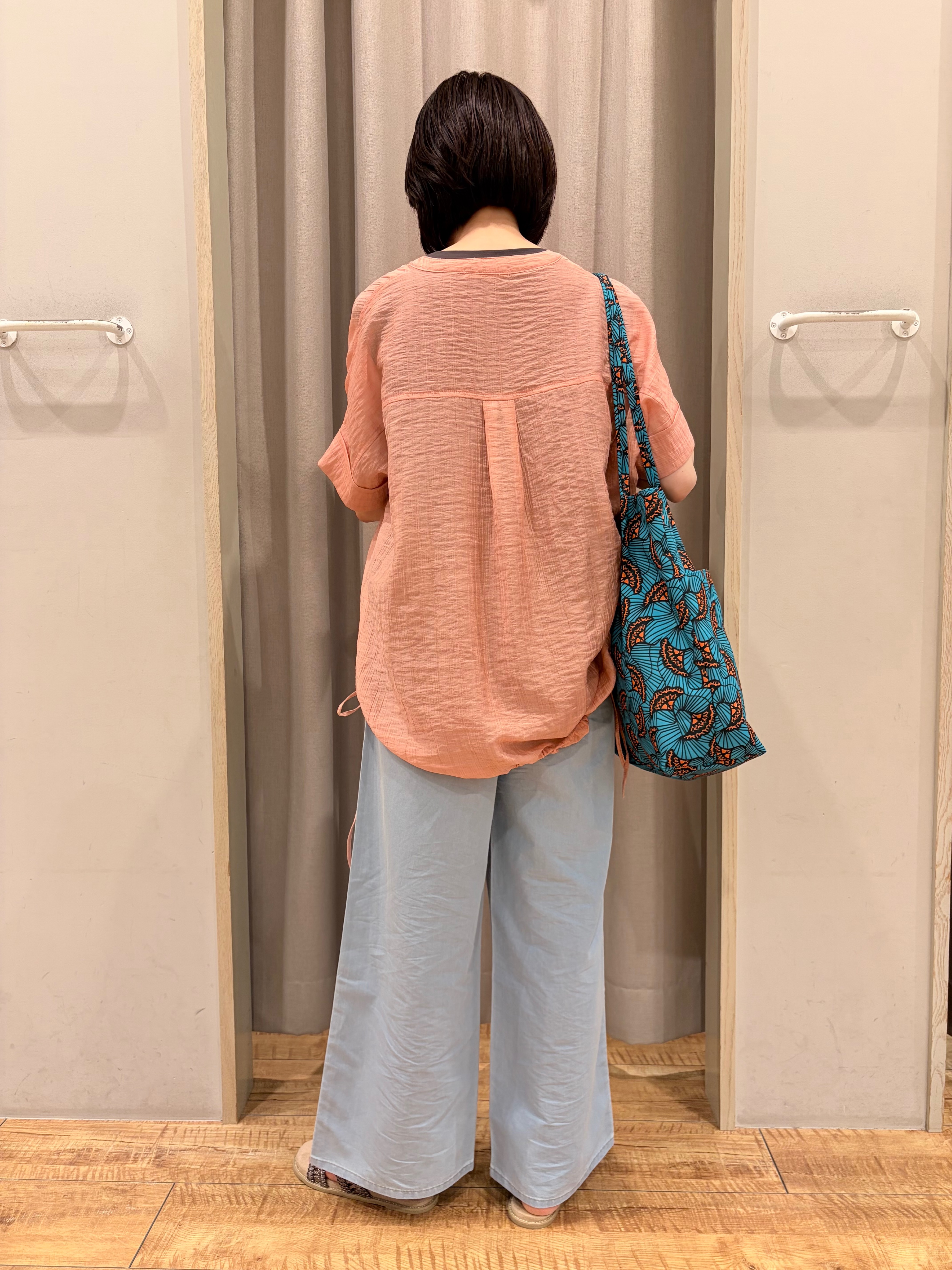 じゅのさんの「SHOO･LA･RUE｜【高レビュー/体型カバー】インせず着られる スキッパー裾リボンブラウス」を使ったコーディネート