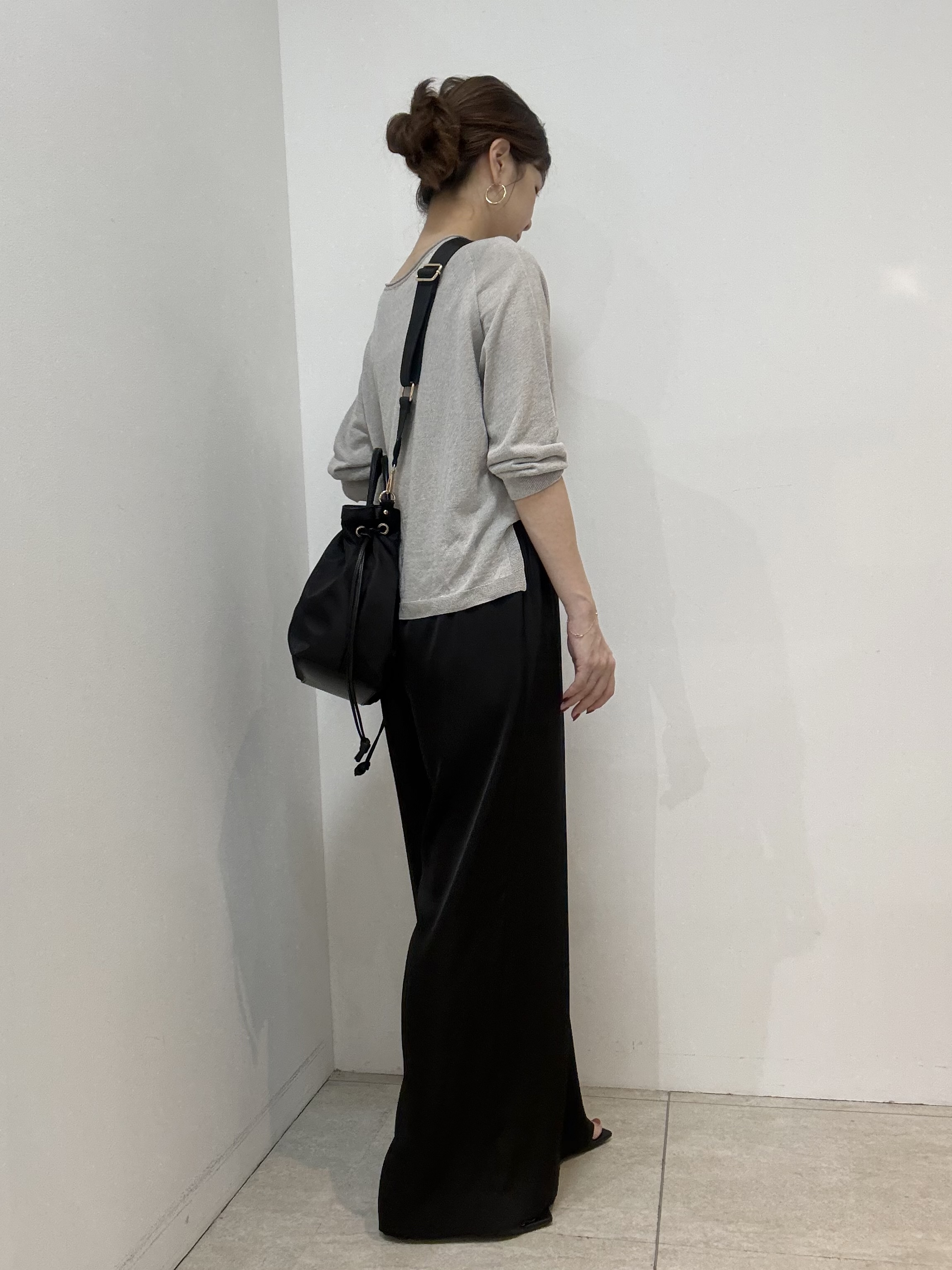 かなえさんの「UNTITLED｜【ゆったり/リラクシー】リネンボートネックプルオーバー」を使ったコーディネート