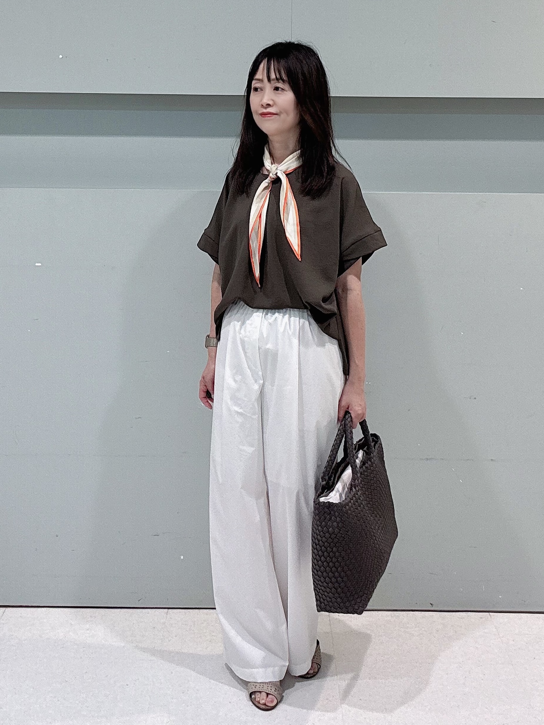 makiさんの「UNTITLED｜【セットアップ可/UVカット/前後2WAY】リラクシーフレンチスリーブブラウス」を使ったコーディネート