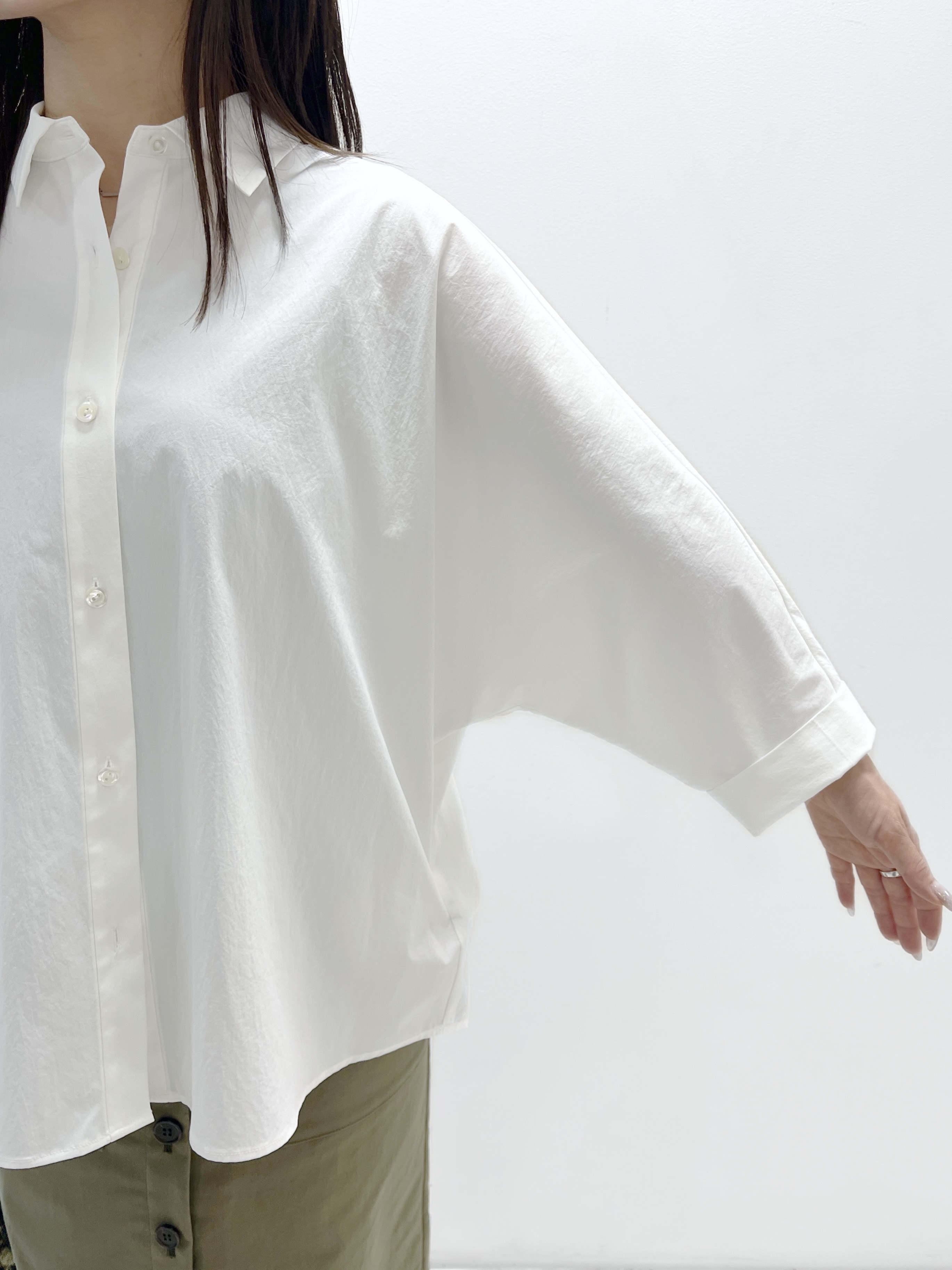 Ukiさんの「UNTITLED｜【接触冷感/吸水速乾/UVカット】ドルマンスリーブシャツ」を使ったコーディネート