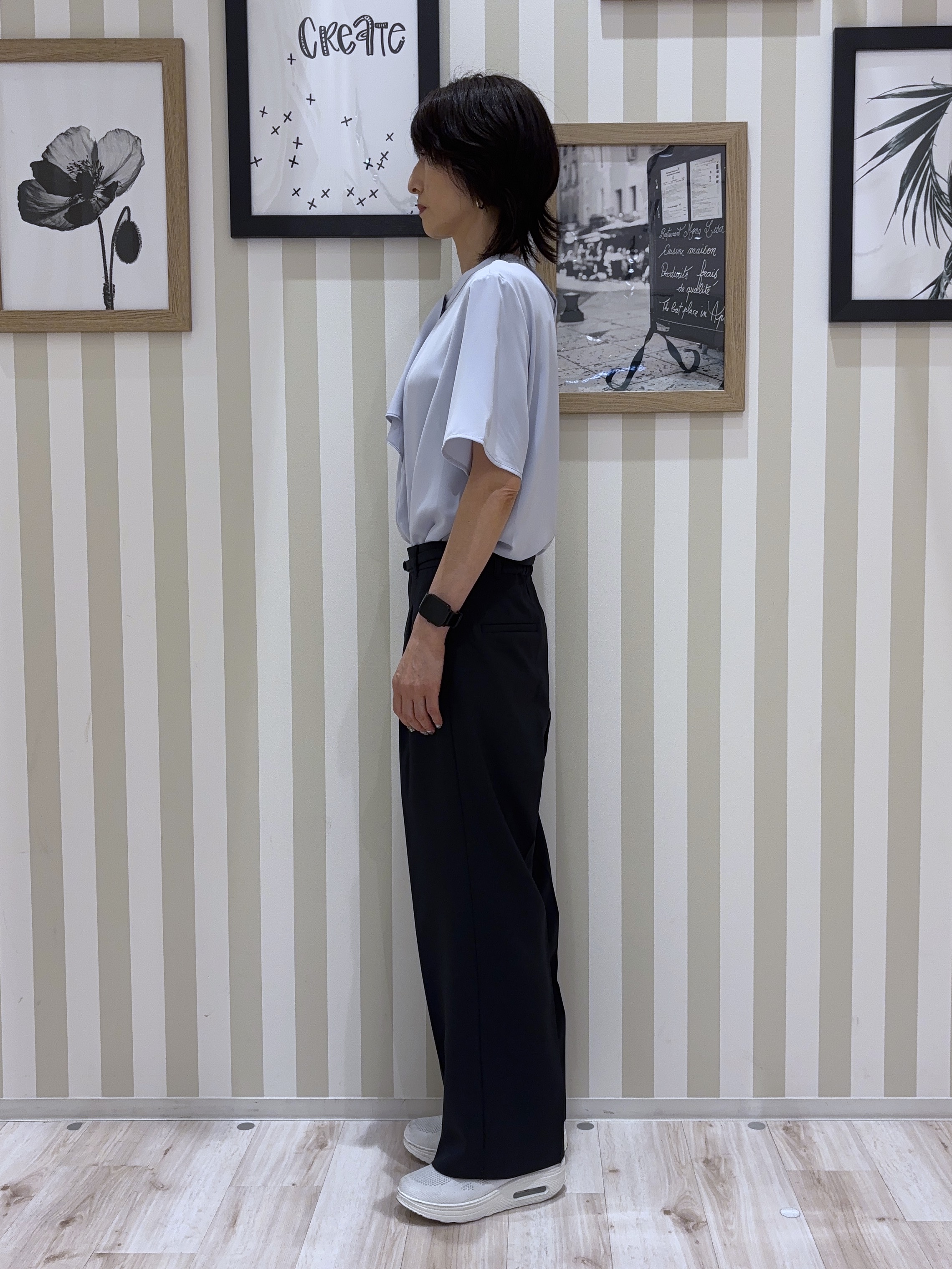たまごがにさんの「SHOO･LA･RUE｜【洗濯機可/S-LL/UV】二の腕隠れる 吸水速乾 ボウタイ風なめらかブラウス」を使ったコーディネート