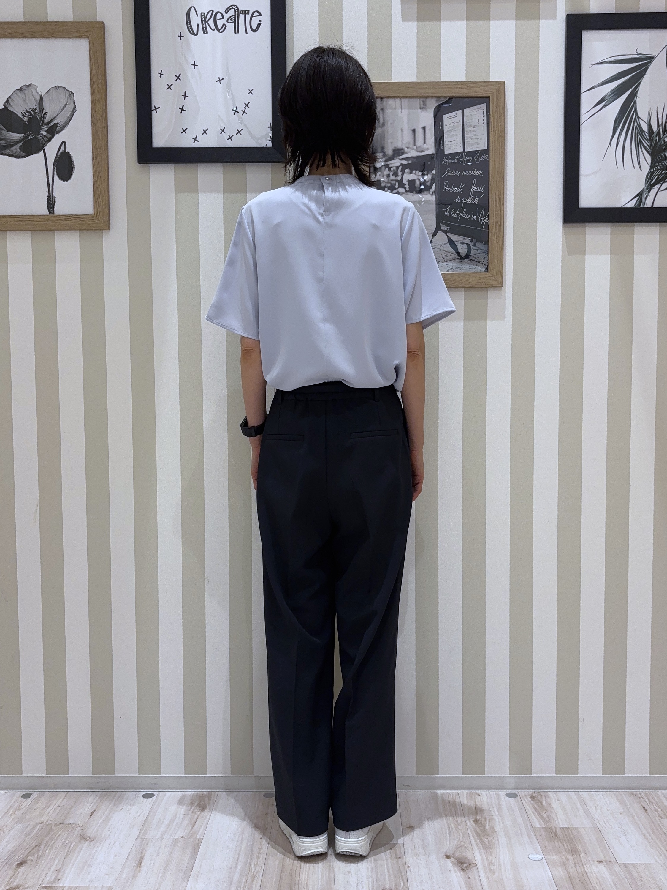 たまごがにさんの「SHOO･LA･RUE｜【洗濯機可/S-LL/UV】二の腕隠れる 吸水速乾 ボウタイ風なめらかブラウス」を使ったコーディネート