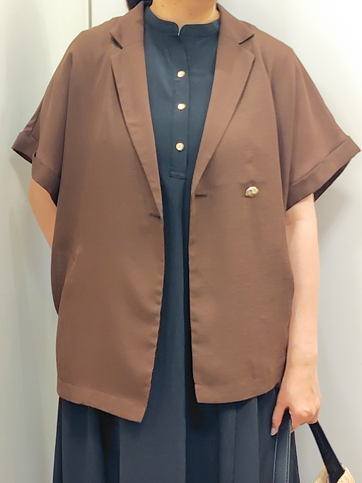 こんちゃんさんの「grove｜【洗濯機OK/SETUP可】シワになりにくいハーフスリーブジャケット」を使ったコーディネート