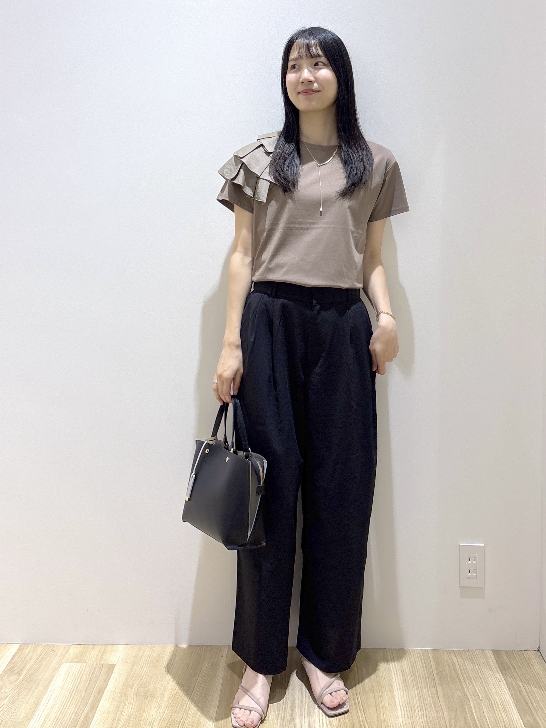 sachikoさんの「OPAQUE.CLIP｜【接触冷感】アシメフリルドッキングカットソー《UVケア／洗濯機OK》」を使ったコーディネート