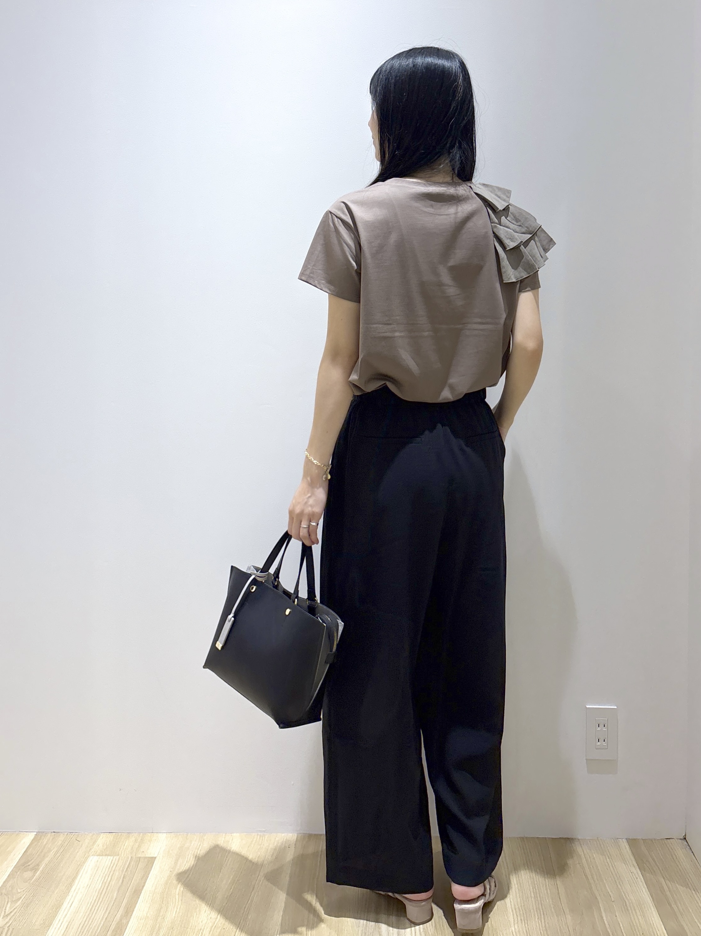 sachikoさんの「OPAQUE.CLIP｜【接触冷感】アシメフリルドッキングカットソー《UVケア／洗濯機OK》」を使ったコーディネート