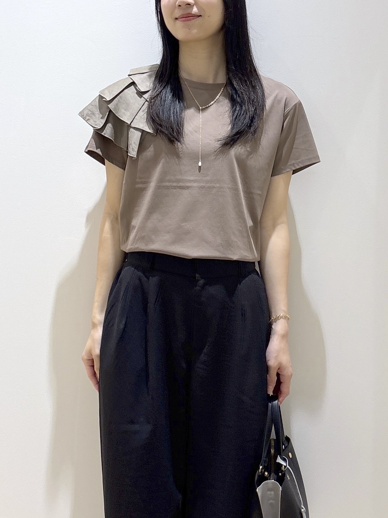 sachikoさんの「OPAQUE.CLIP｜【接触冷感】アシメフリルドッキングカットソー《UVケア／洗濯機OK》」を使ったコーディネート