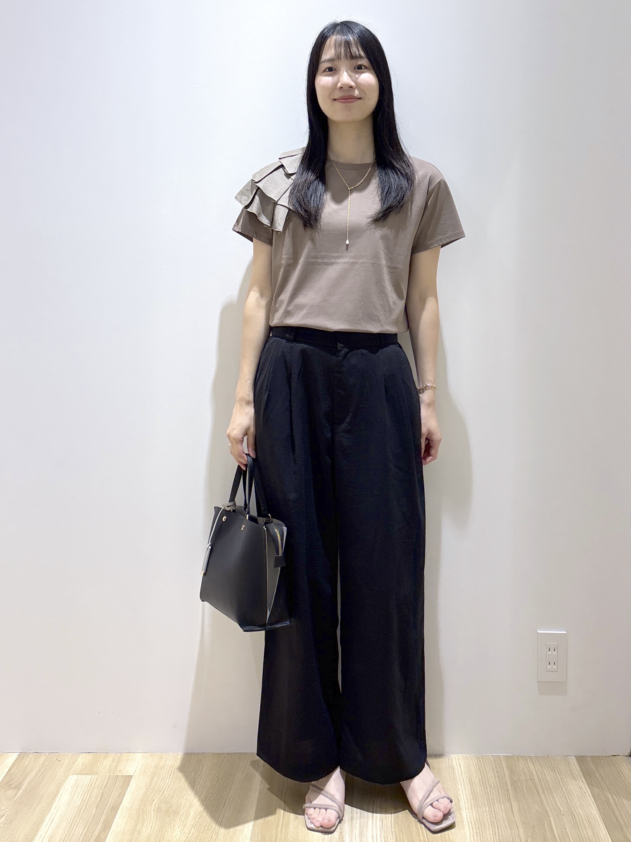 sachikoさんの「OPAQUE.CLIP｜【接触冷感】アシメフリルドッキングカットソー《UVケア／洗濯機OK》」を使ったコーディネート