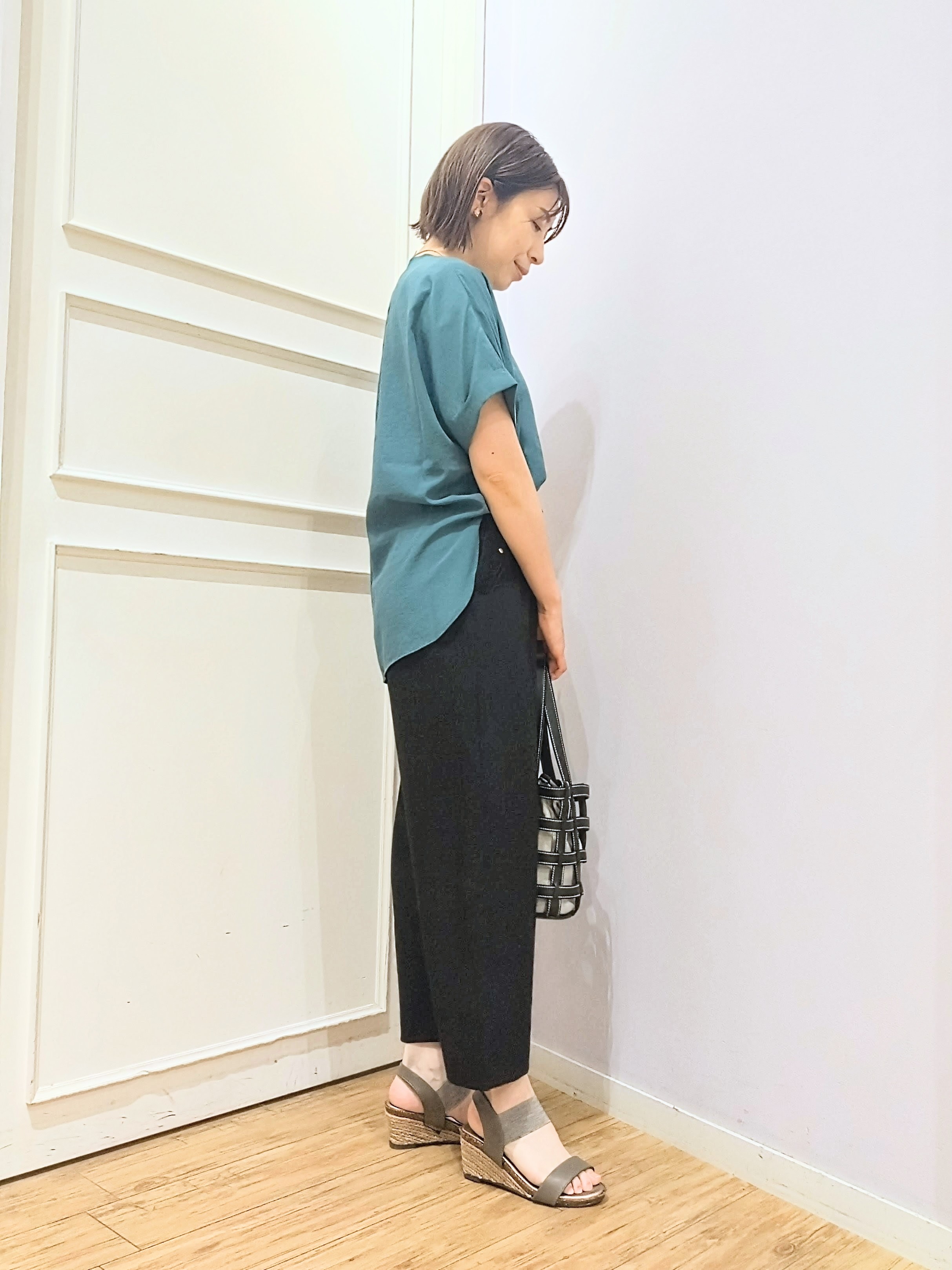 miomioさんの「SHOO･LA･RUE｜【着丈選べる/体型カバー】洗濯後しわになりにくい さらっと快適ドルマントップス」を使ったコーディネート