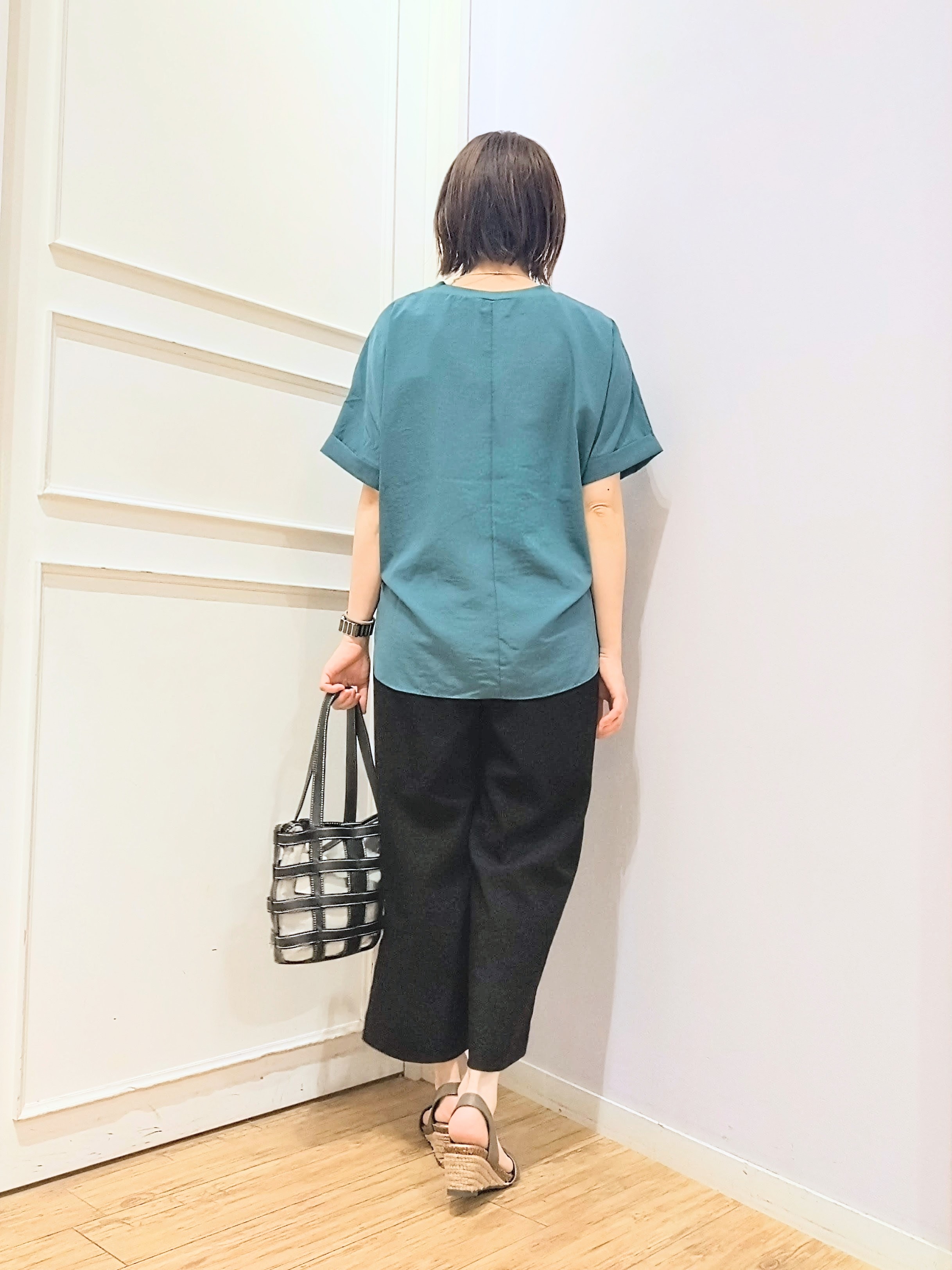 miomioさんの「SHOO･LA･RUE｜【着丈選べる/体型カバー】洗濯後しわになりにくい さらっと快適ドルマントップス」を使ったコーディネート