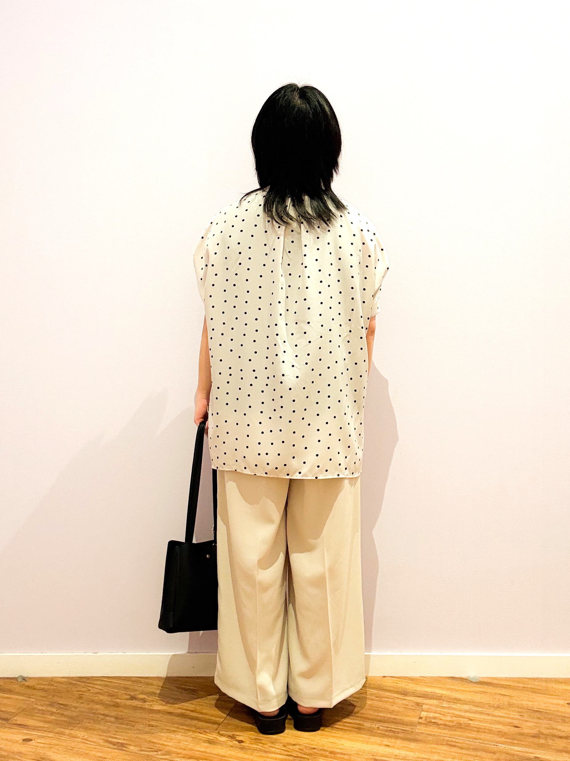 あゆさんの「SHOO･LA･RUE｜【洗濯機可／洗濯後しわになりにくい】大人の甘さをプラスする ドット柄袖タックブラウス」を使ったコーディネート