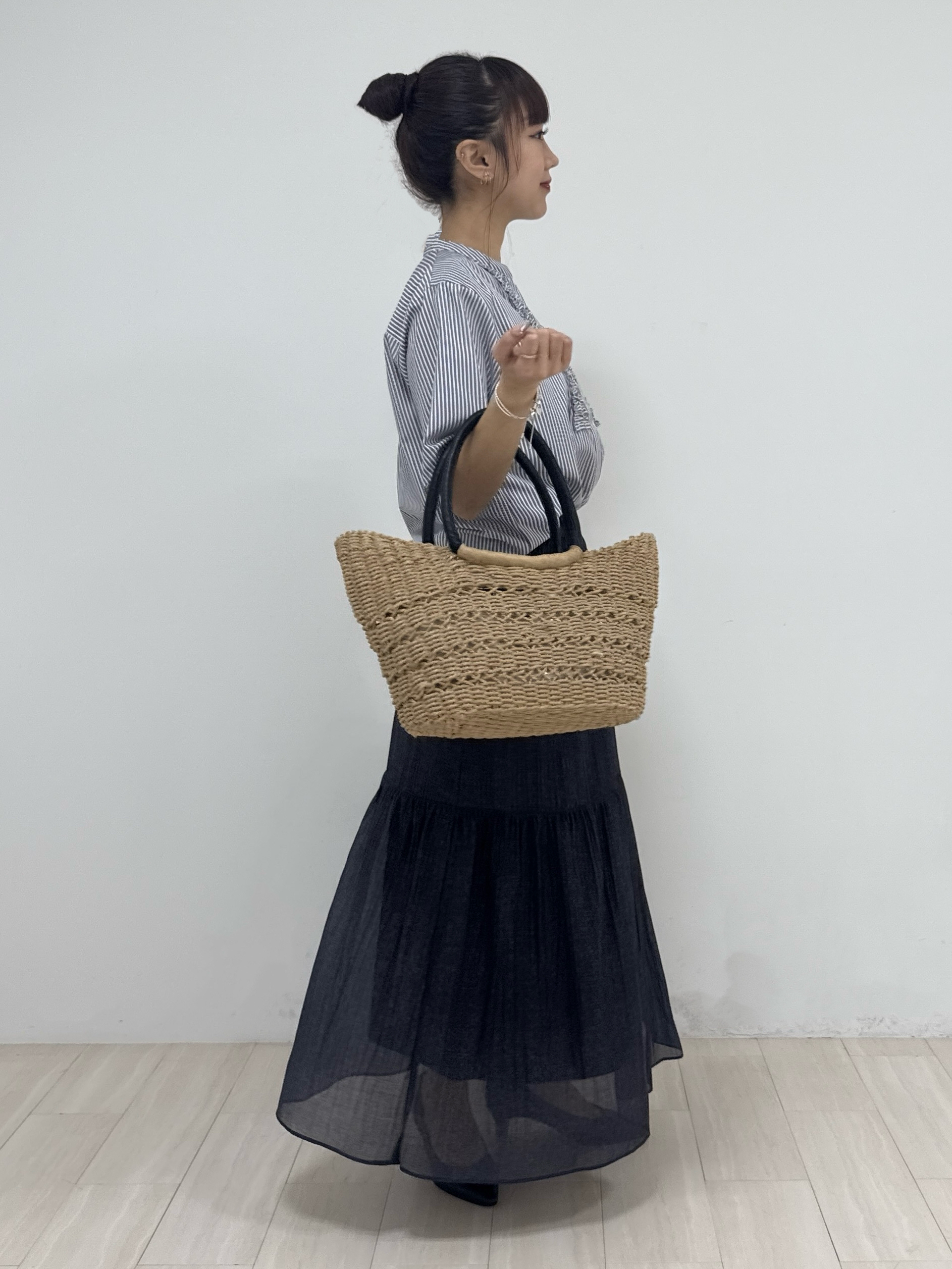 萩原 優里菜さんの「INDIVI｜【洗える／UVケア／着映え】フリルピンタックブラウス」を使ったコーディネート