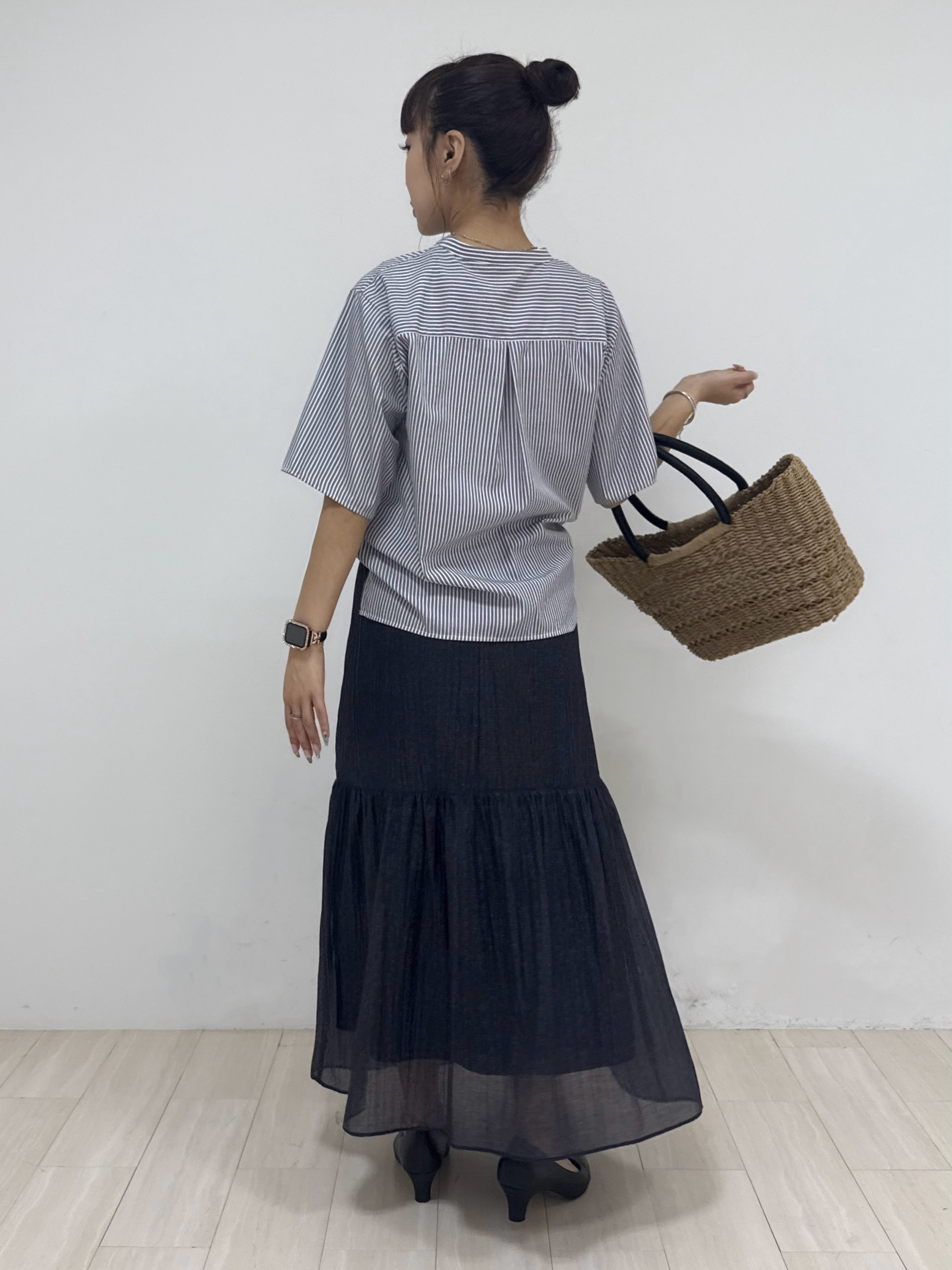 萩原 優里菜さんの「INDIVI｜【洗える／UVケア／着映え】フリルピンタックブラウス」を使ったコーディネート