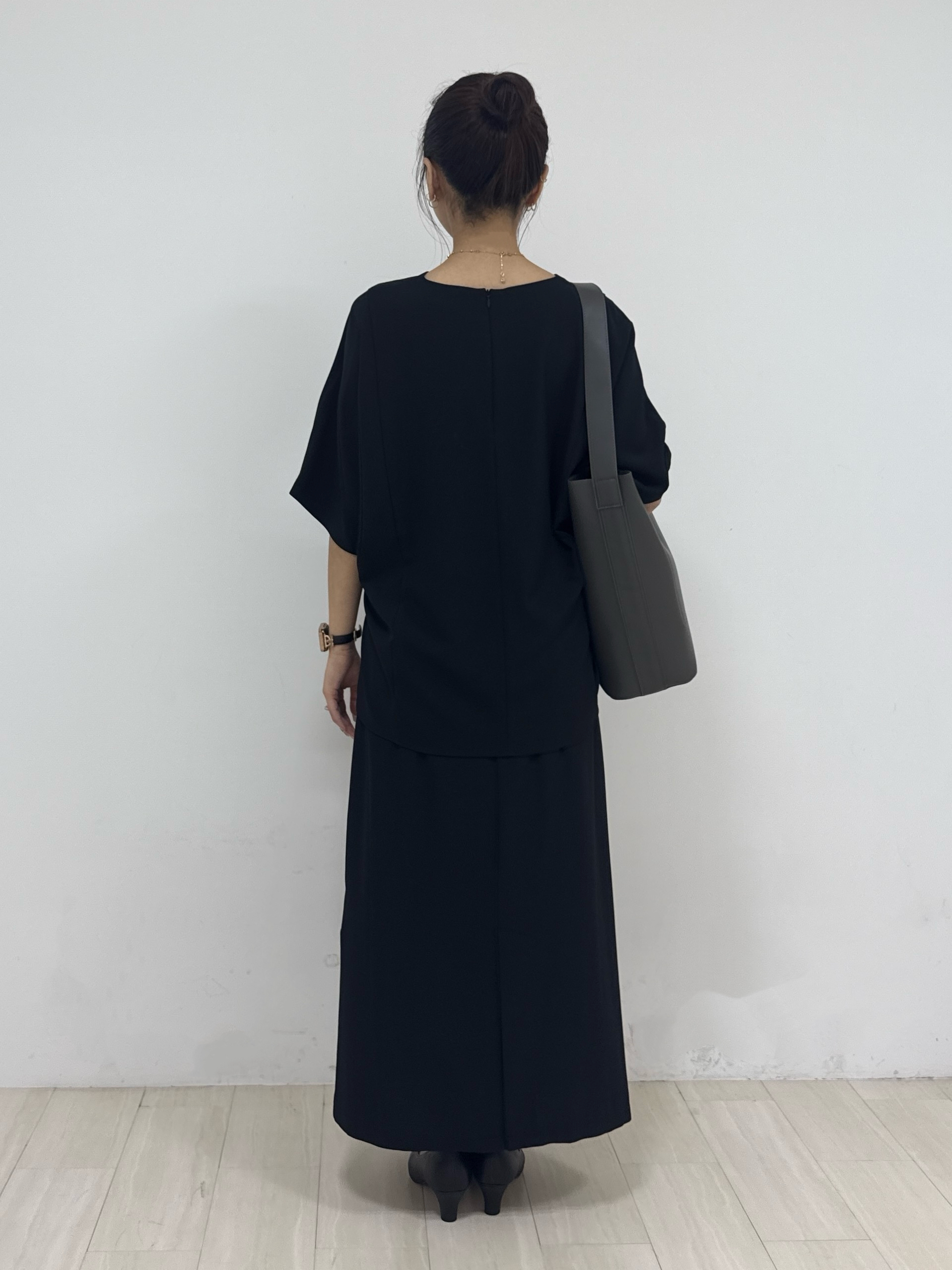 萩原 優里菜さんの「INDIVI｜【体型＆二の腕カバー/着る日傘】ドルマントップス」を使ったコーディネート