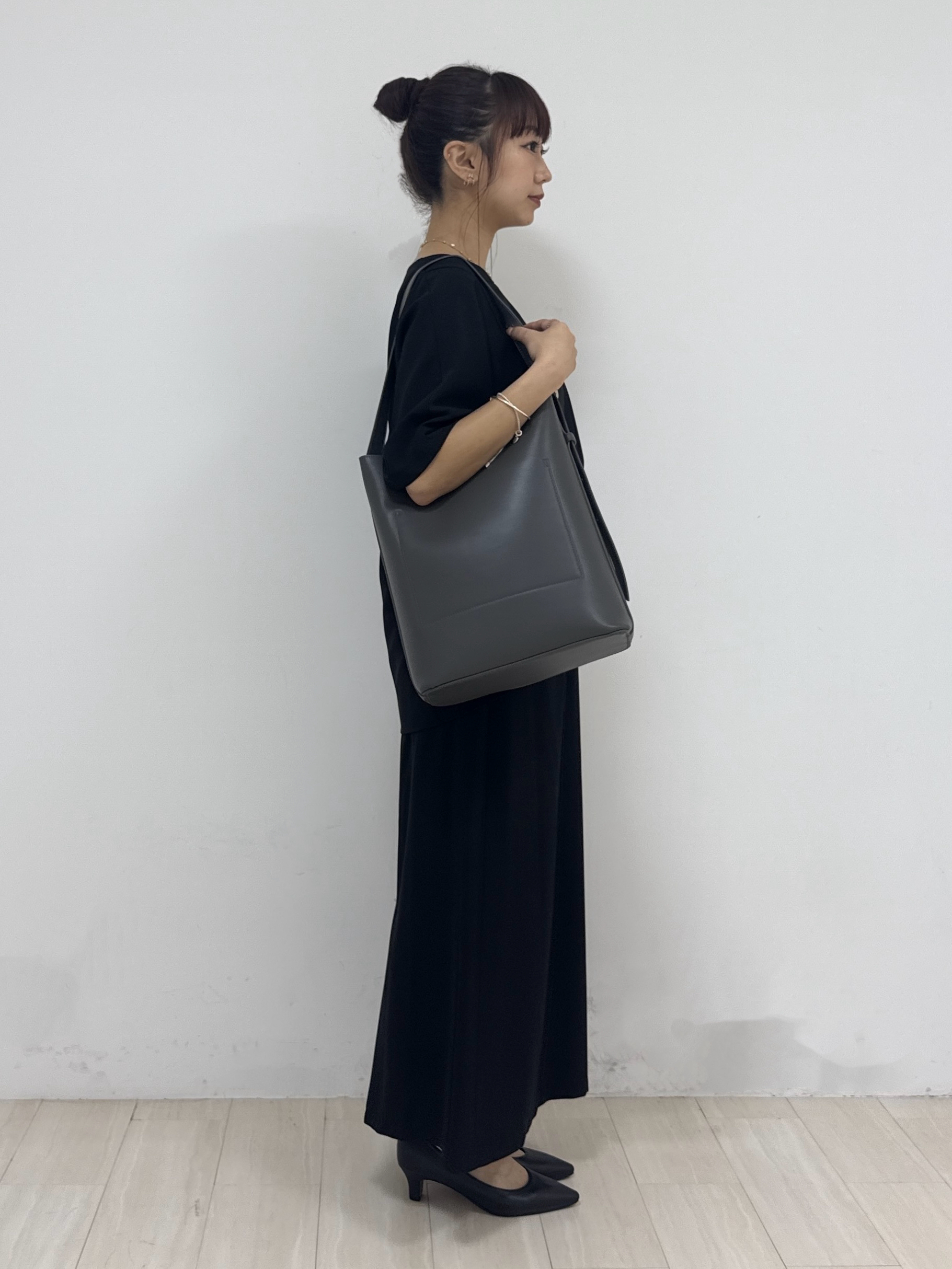 萩原 優里菜さんの「INDIVI｜【体型＆二の腕カバー/着る日傘】ドルマントップス」を使ったコーディネート