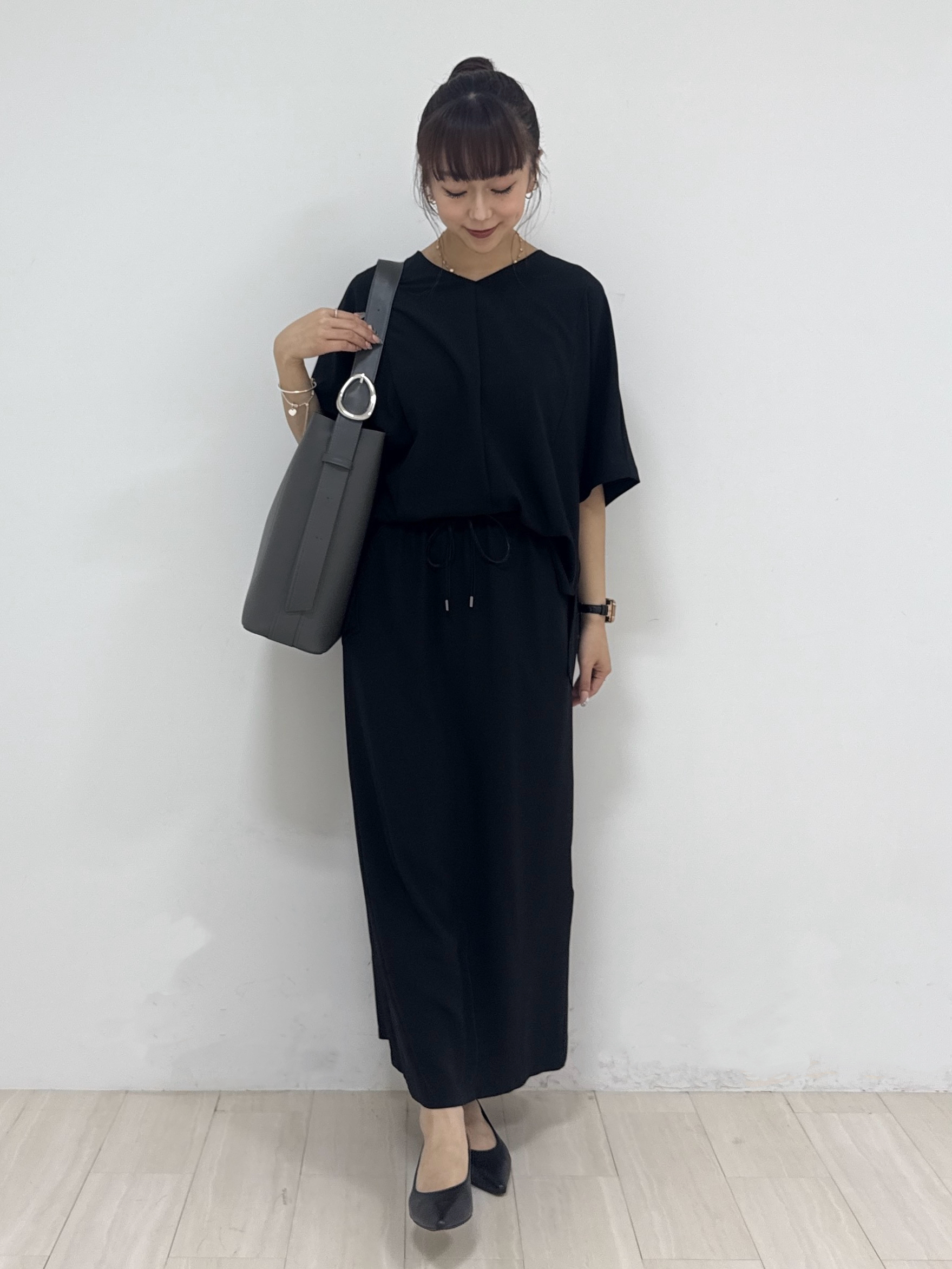 萩原 優里菜さんの「INDIVI｜【体型＆二の腕カバー/着る日傘】ドルマントップス」を使ったコーディネート