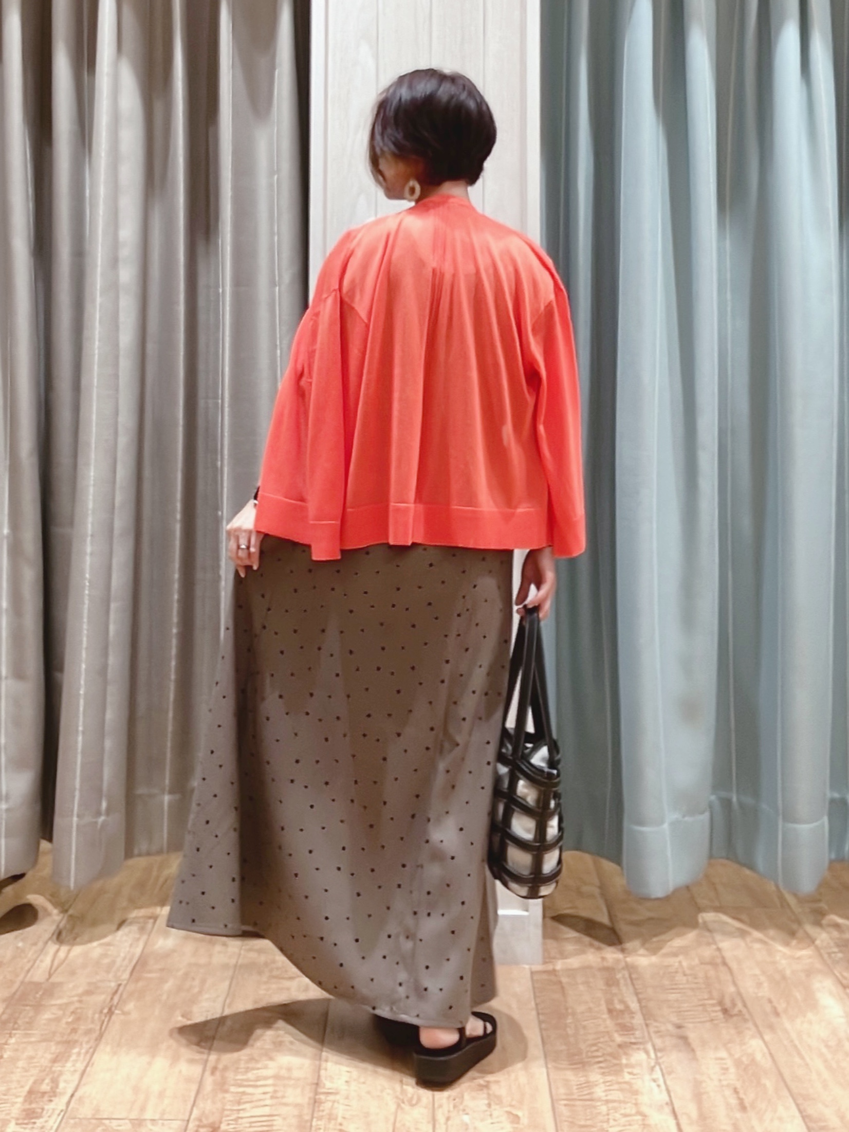 aaamiさんの「SHOO･LA･RUE｜【洗濯機可/S-LL】オンにもオフにも マルチに使えるボタンレスカーディガン」を使ったコーディネート