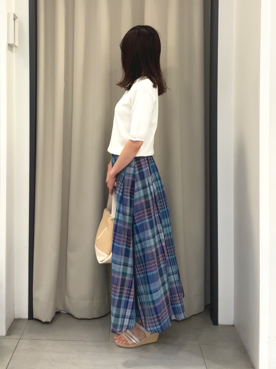 Nao さんの「grove｜【シリーズ累計36万枚/UVカット・ひんやり・洗濯機OK】やわらかドライタッチ 五分袖クルーネックニ」を使ったコーディネート