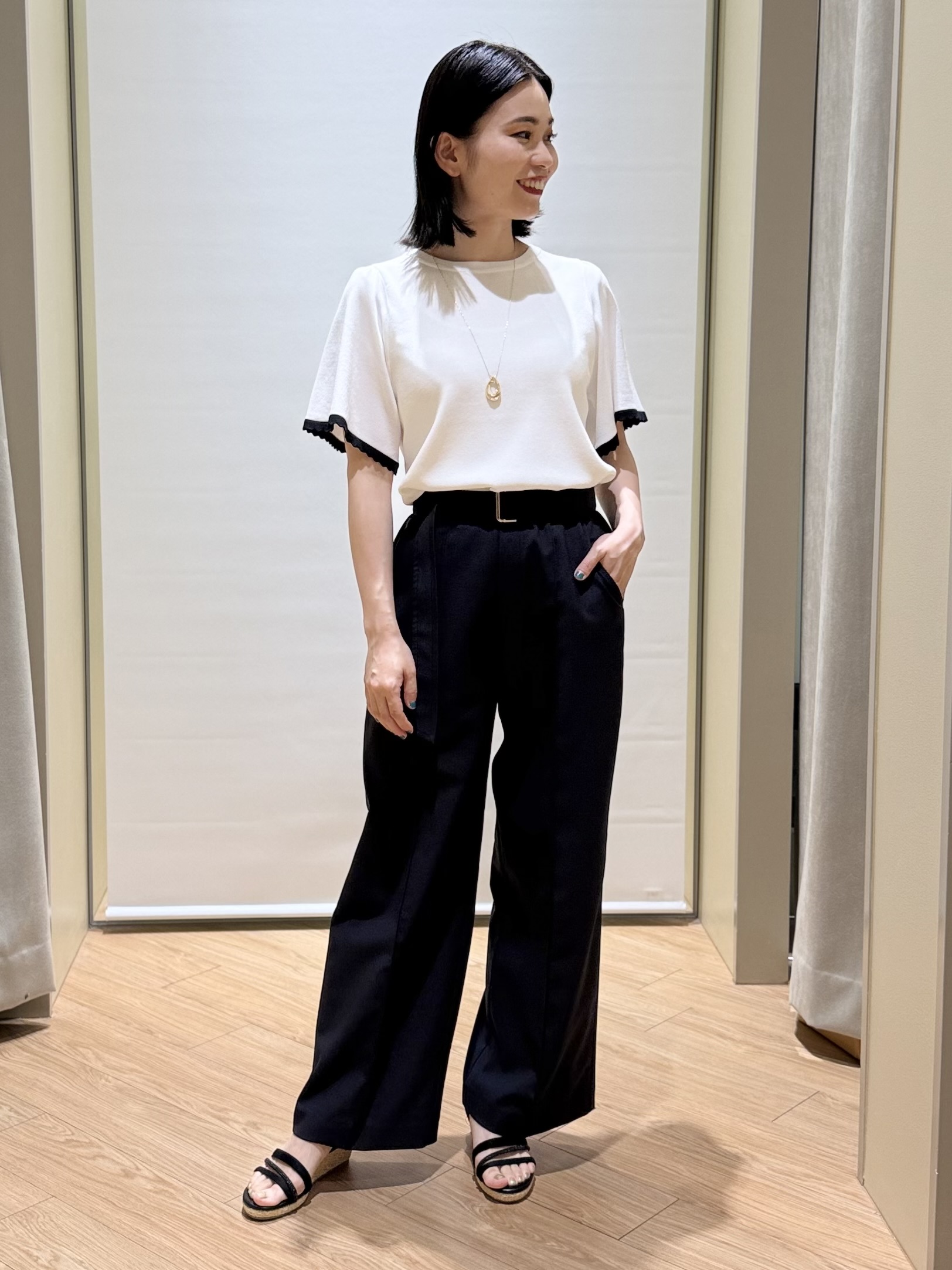 あんりさんの「grove｜高評価！【シリーズ累計36万枚！名品ニット】やわらかドライタッチ スカラップスリーブニット」を使ったコーディネート