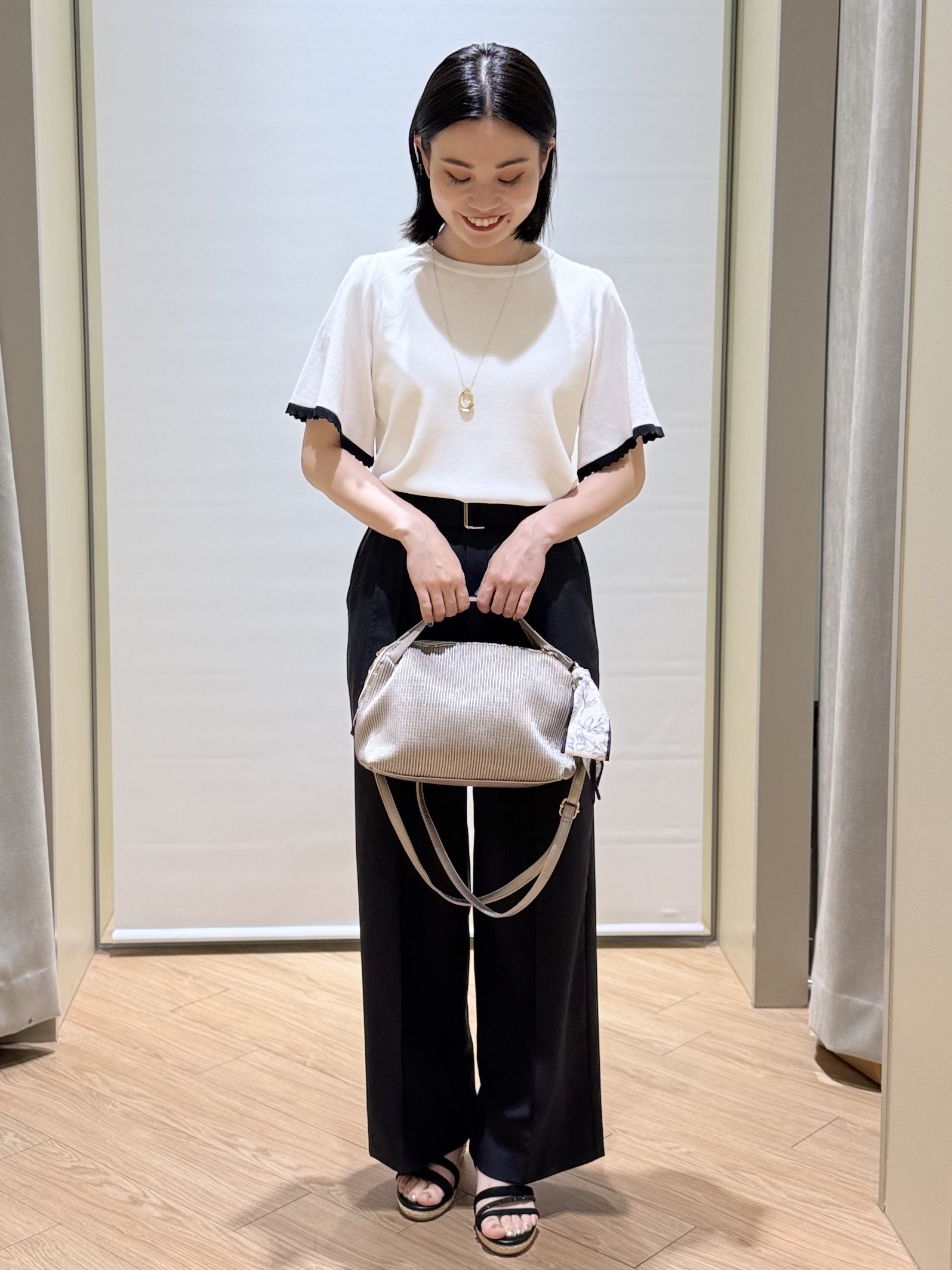 あんりさんの「grove｜高評価！【シリーズ累計36万枚！名品ニット】やわらかドライタッチ スカラップスリーブニット」を使ったコーディネート