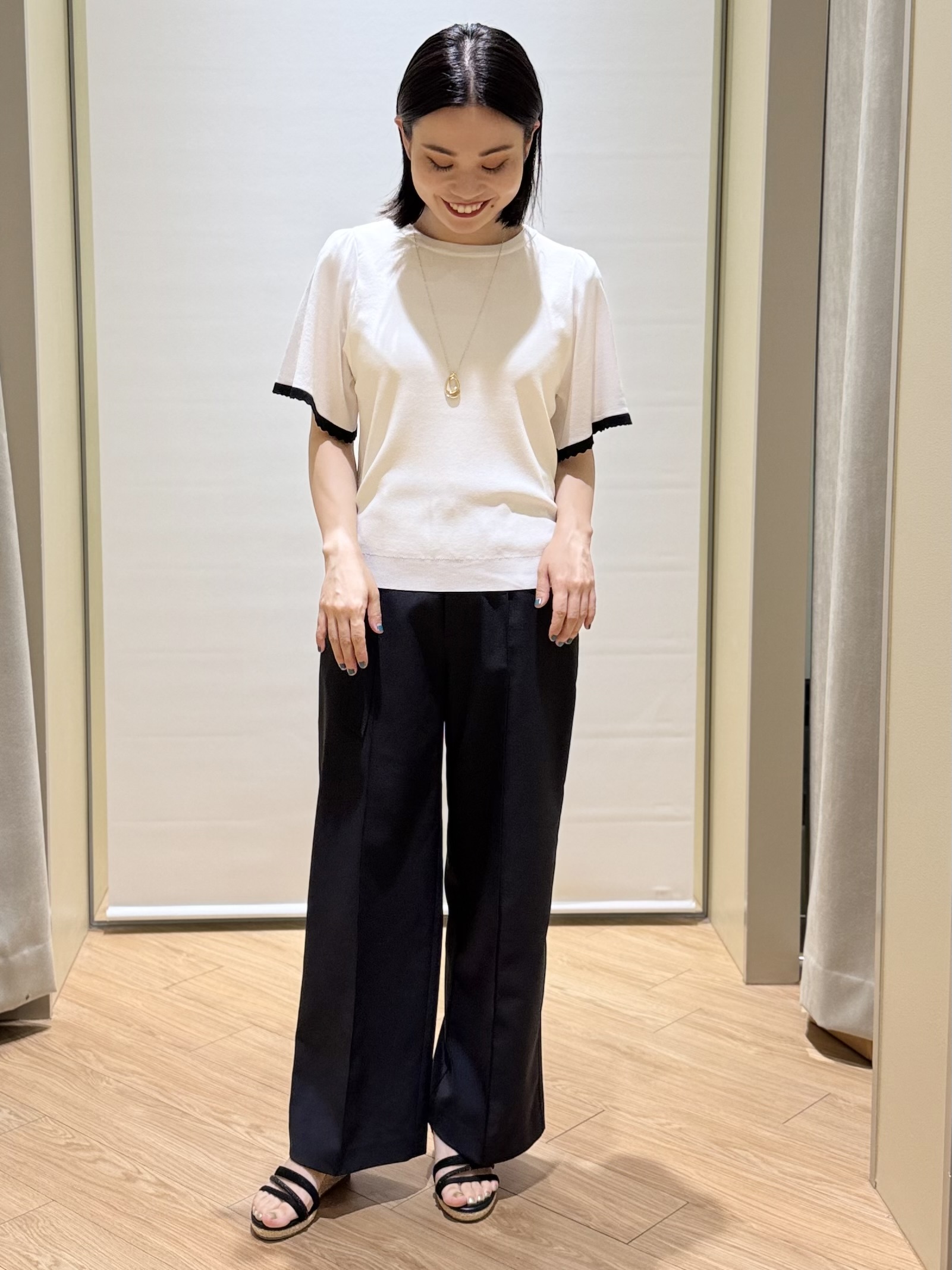 あんりさんの「grove｜高評価！【シリーズ累計36万枚！名品ニット】やわらかドライタッチ スカラップスリーブニット」を使ったコーディネート