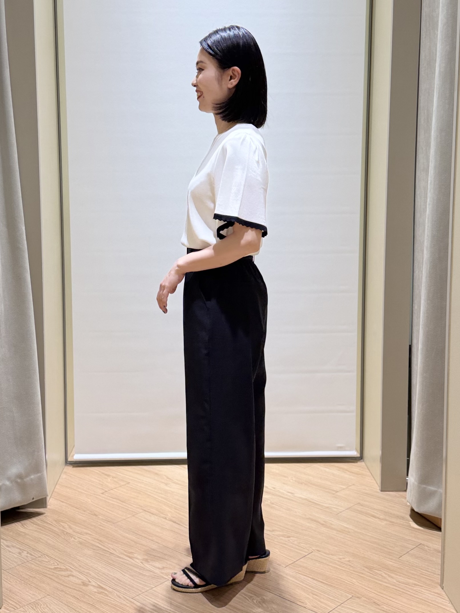 あんりさんの「grove｜高評価！【シリーズ累計36万枚！名品ニット】やわらかドライタッチ スカラップスリーブニット」を使ったコーディネート