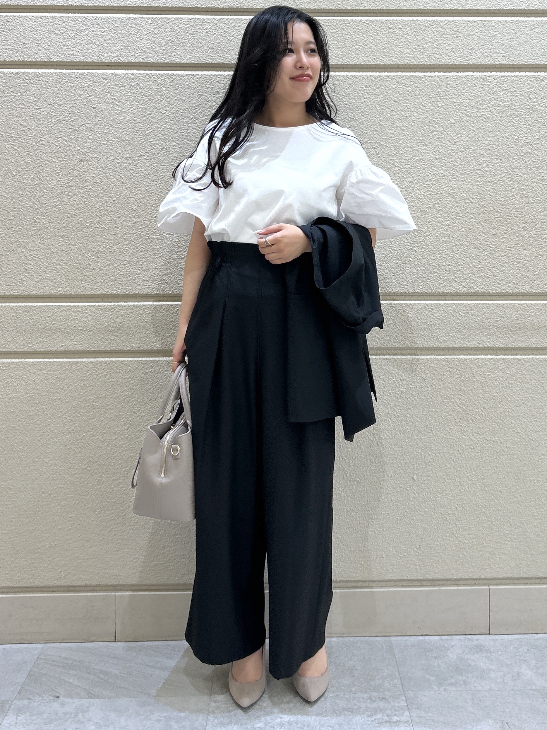 Momokaさんの「COUP DE CHANCE｜【手洗い可／日本製】フレアスリーブプルオーバー」を使ったコーディネート
