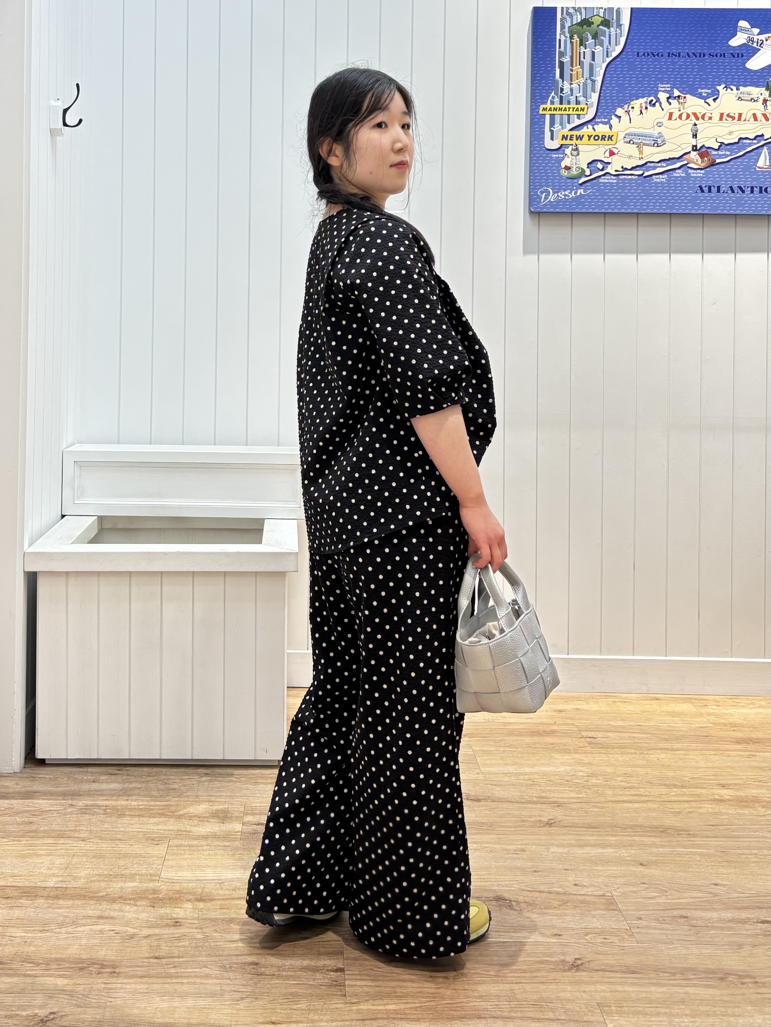 山中美乃理さんの「Dessin｜【セットアップ可/UVカット】サッカー素材 キーネックブラウス」を使ったコーディネート