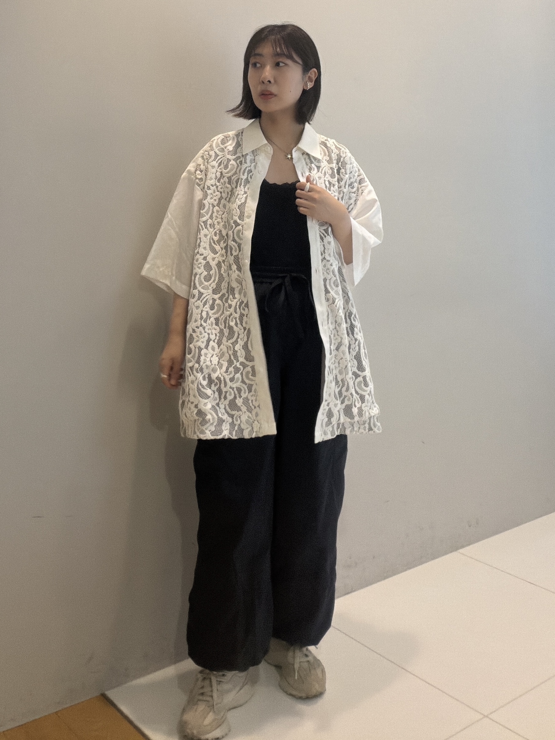 abeさんの「tk.TAKEO KIKUCHI｜【昨年売上1500枚超え！】ボタニカルレースシャツ/フラワーデザイン/レース/大人気/モード/キレイ」を使ったコーディネート