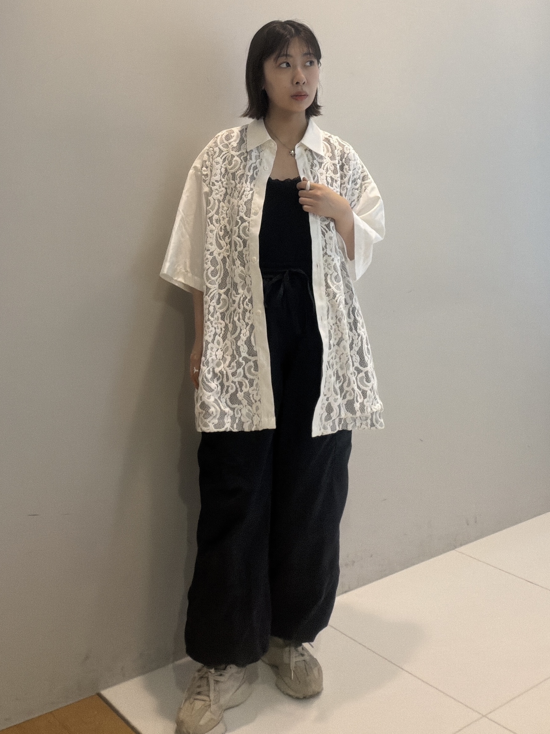 abeさんの「tk.TAKEO KIKUCHI｜【昨年売上1500枚超え！】ボタニカルレースシャツ/フラワーデザイン/レース/大人気/モード/キレイ」を使ったコーディネート