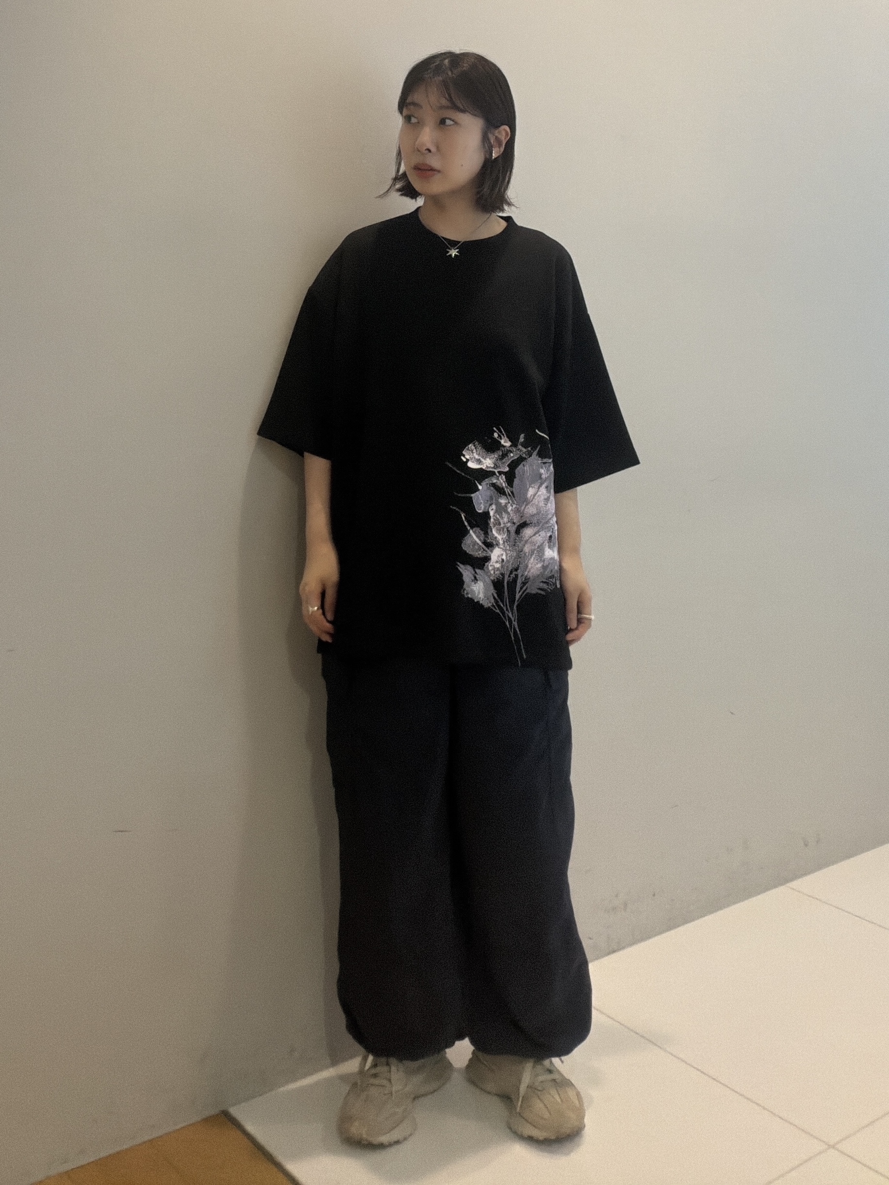 abeさんの「tk.TAKEO KIKUCHI｜リーフエンブロブラーTシャツ」を使ったコーディネート