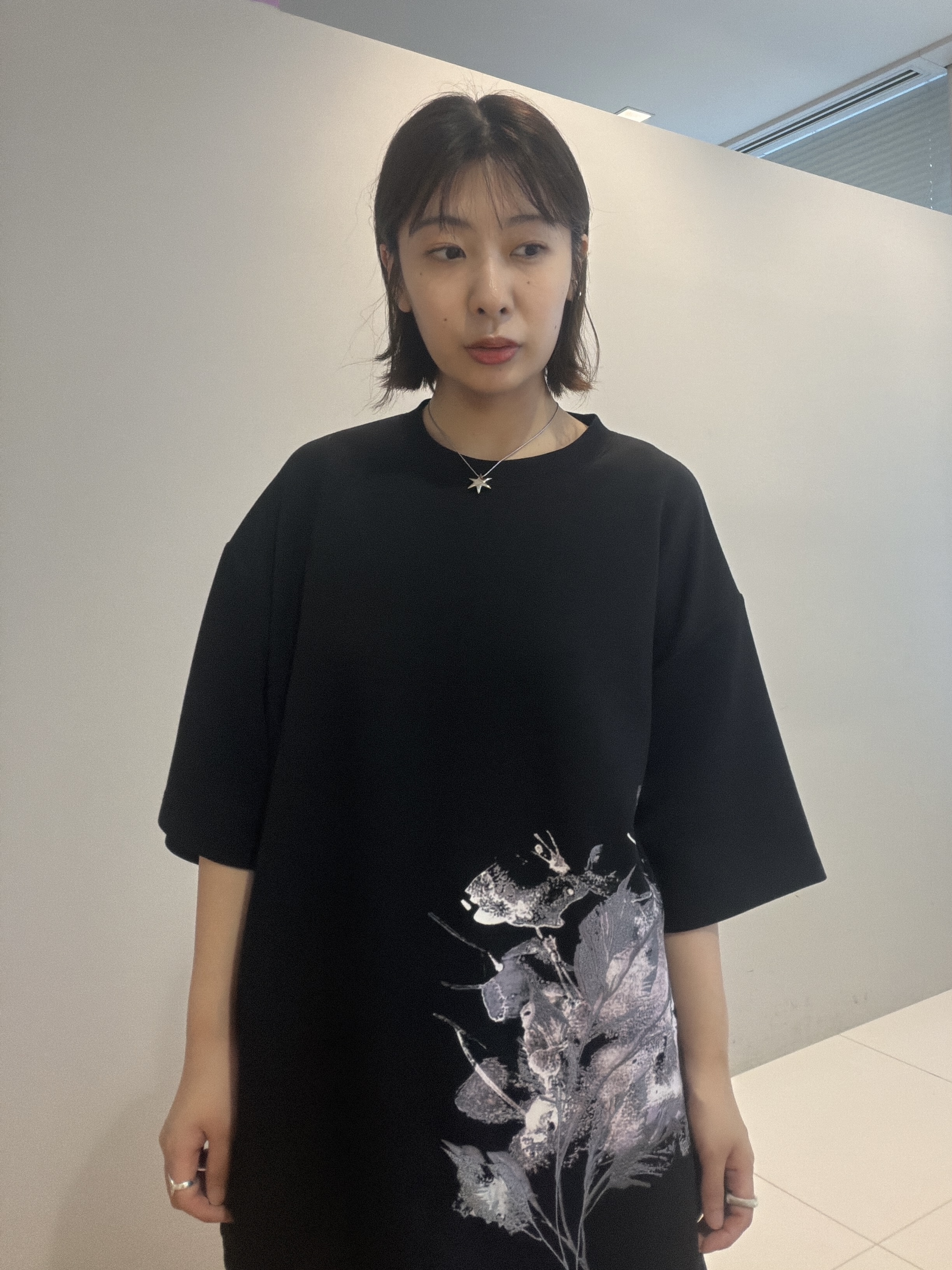 abeさんの「tk.TAKEO KIKUCHI｜リーフエンブロブラーTシャツ」を使ったコーディネート