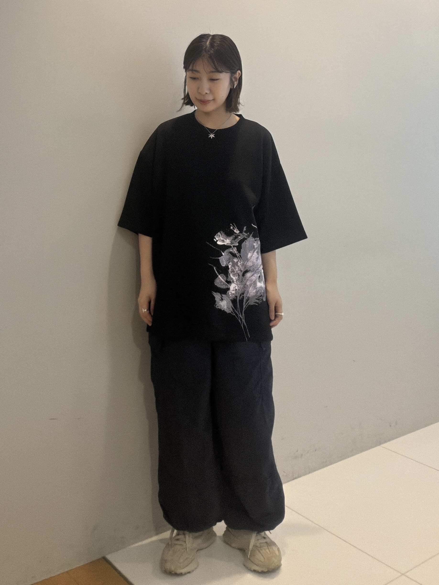 abeさんの「tk.TAKEO KIKUCHI｜リーフエンブロブラーTシャツ」を使ったコーディネート