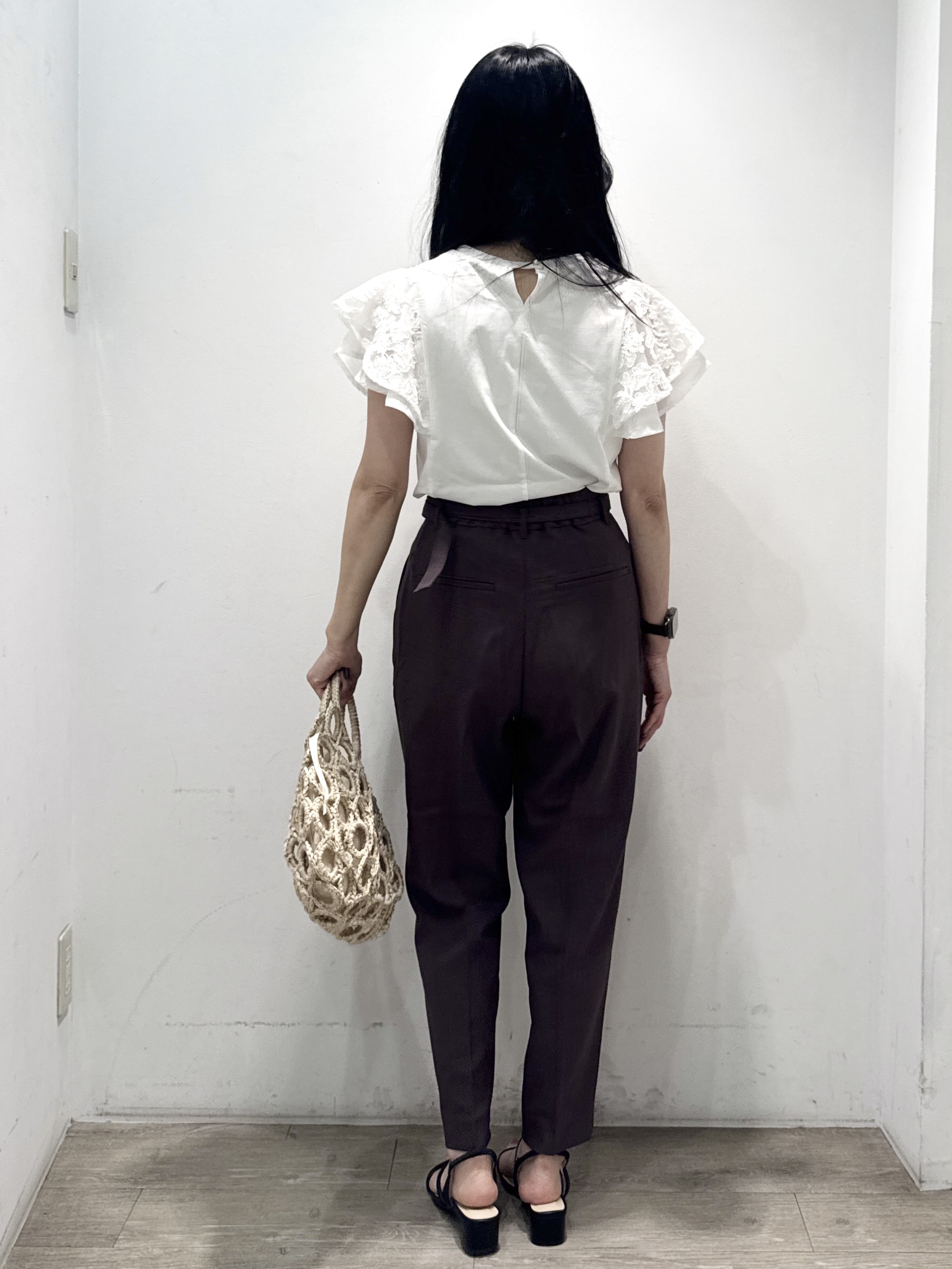 yuicciさんの「OPAQUE.CLIP｜【接触冷感／UV】レースフレアスリーブトップス《洗濯機OK》」を使ったコーディネート