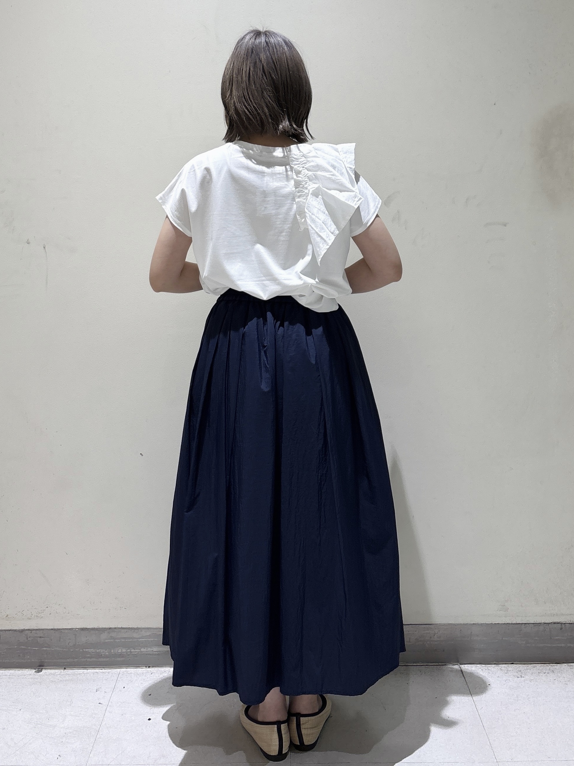みきちぃさんの「OPAQUE.CLIP｜【UVケア／接触冷感】アシメフリルドッキングカットソー《洗濯機OK》」を使ったコーディネート
