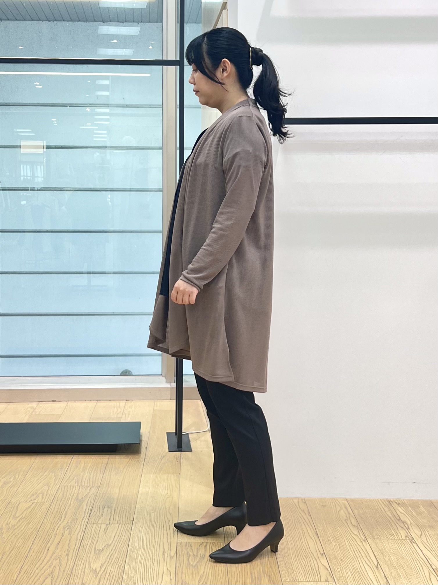 shimaさんの「INDIVI｜【洗える／アンサンブル可能】シアーストライプカーディガン」を使ったコーディネート