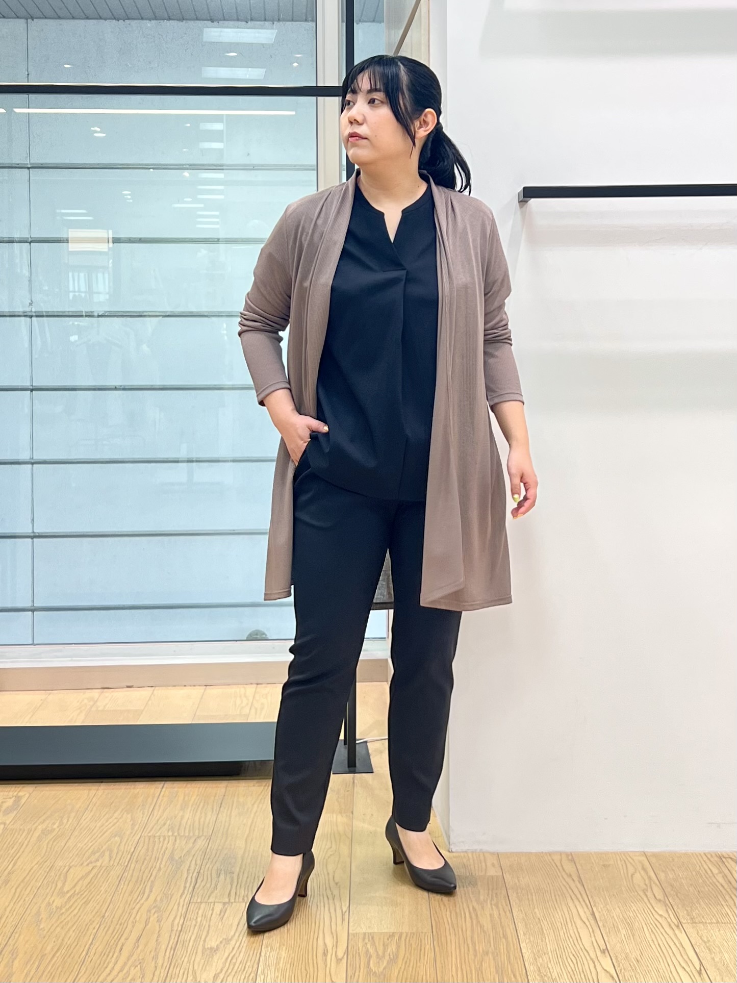 shimaさんの「INDIVI｜【洗える／アンサンブル可能】シアーストライプカーディガン」を使ったコーディネート