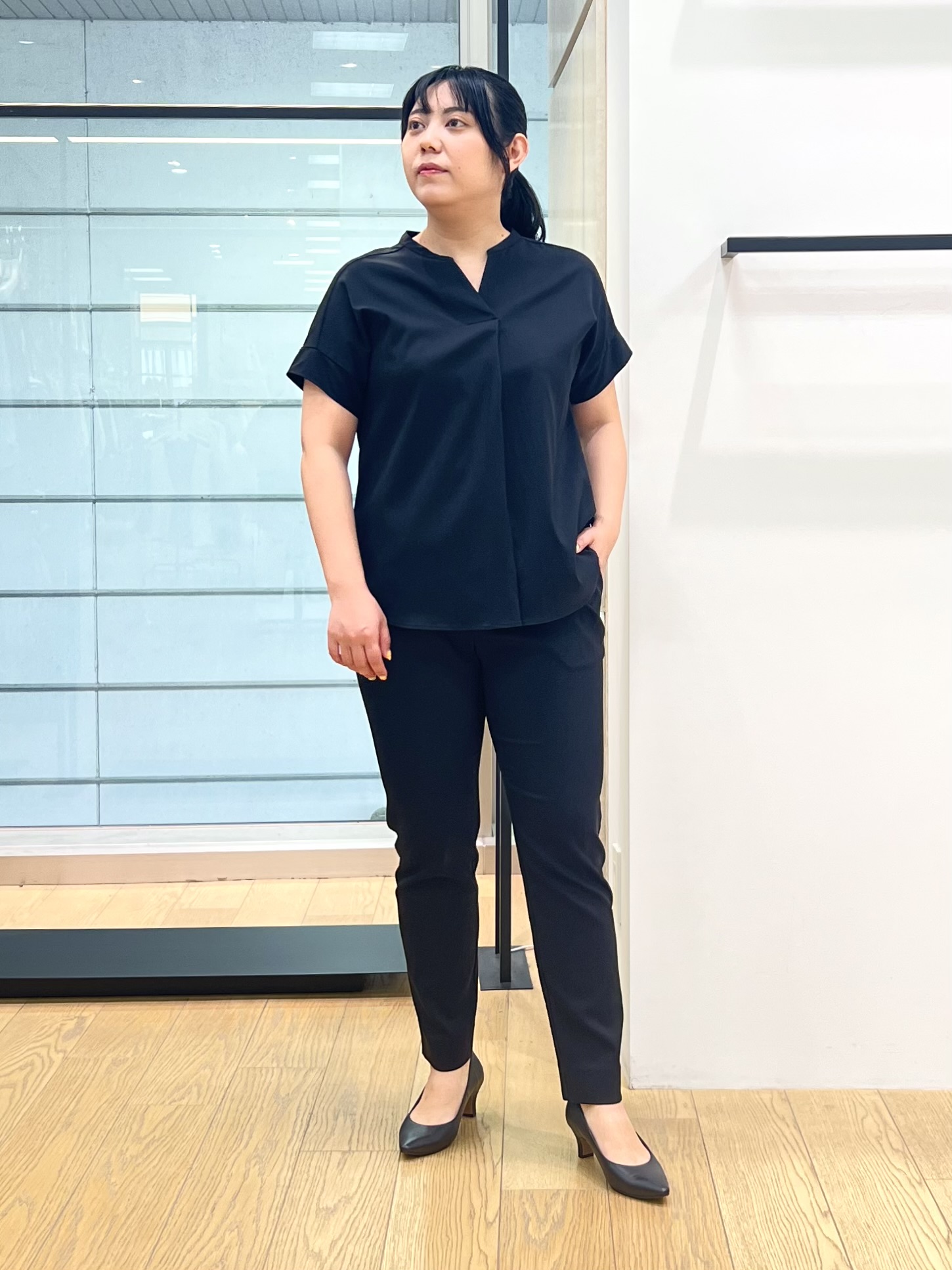 shimaさんの「INDIVI｜【洗える／アンサンブル可能】シアーストライプカーディガン」を使ったコーディネート