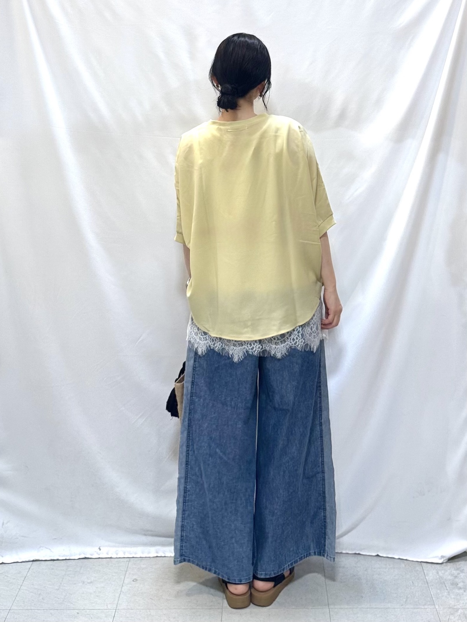 𝐇𝐢𝐫𝐨𝐦𝐢さんの「SHOO･LA･RUE｜【体型カバー/洗濯機可】二の腕隠れる 前後切替ドルマンTシャツ」を使ったコーディネート